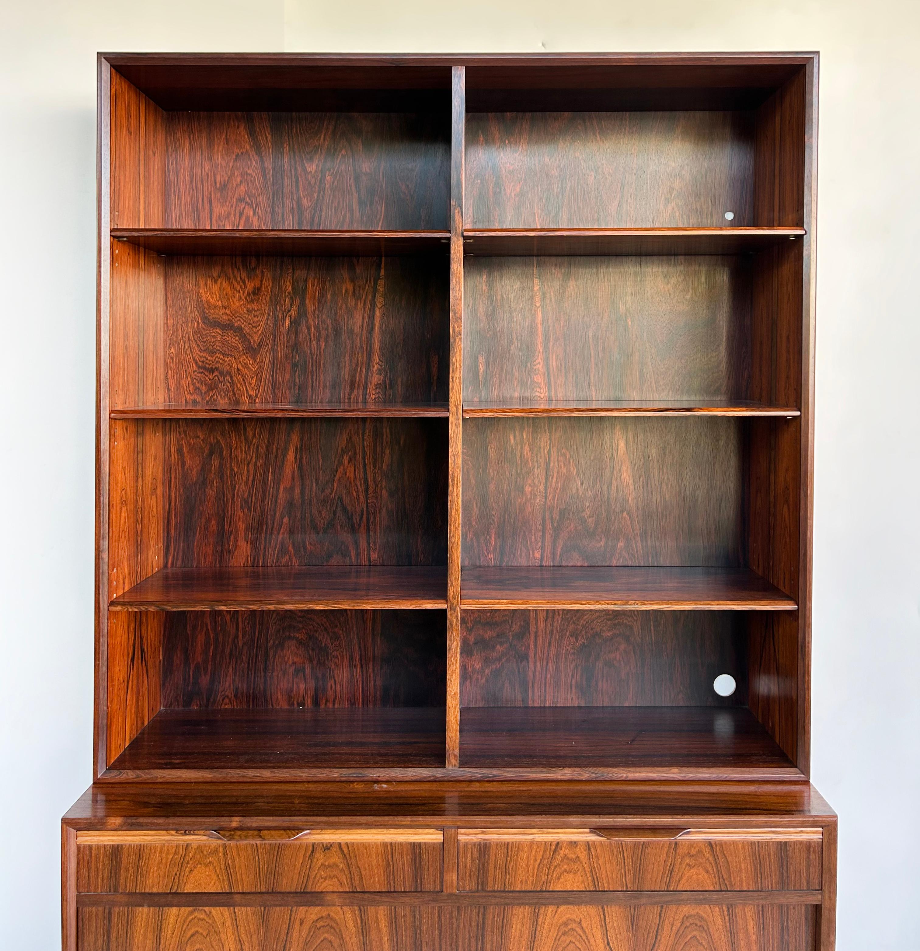 Scandinavo moderno Carlo Jensen Poul Hundevad Danish Rosewood Bookcases, Pair Available in vendita