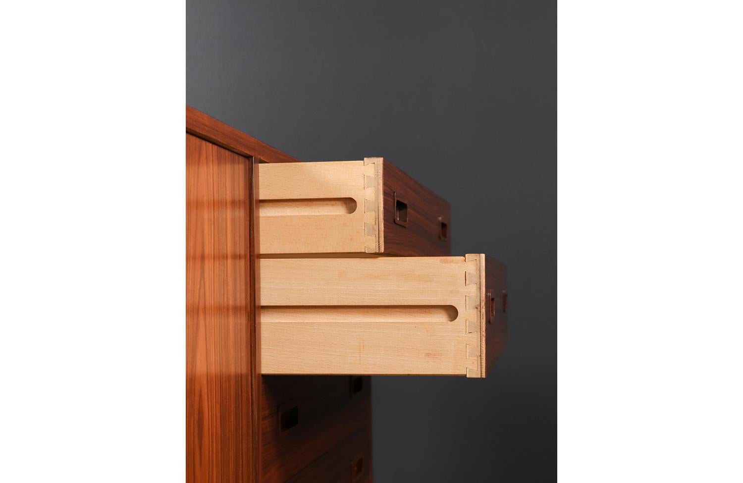 Carlo Jensen Credenza in legno di palissandro con porta bi-foldes in vendita 3