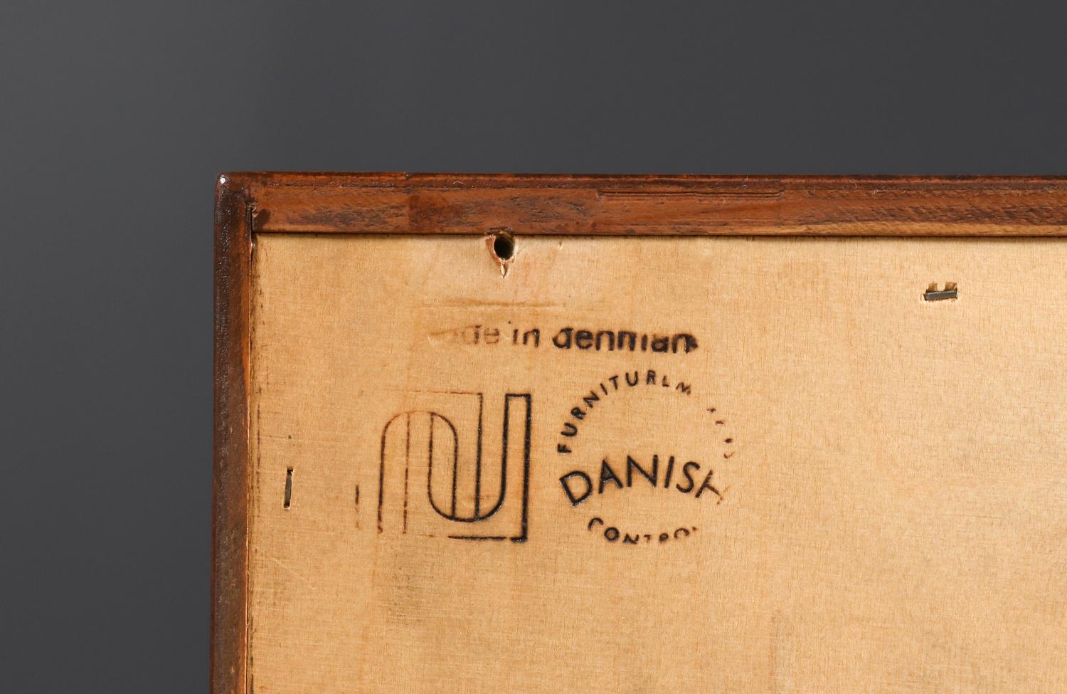 Carlo Jensen Credenza in legno di palissandro con porta bi-foldes in vendita 9