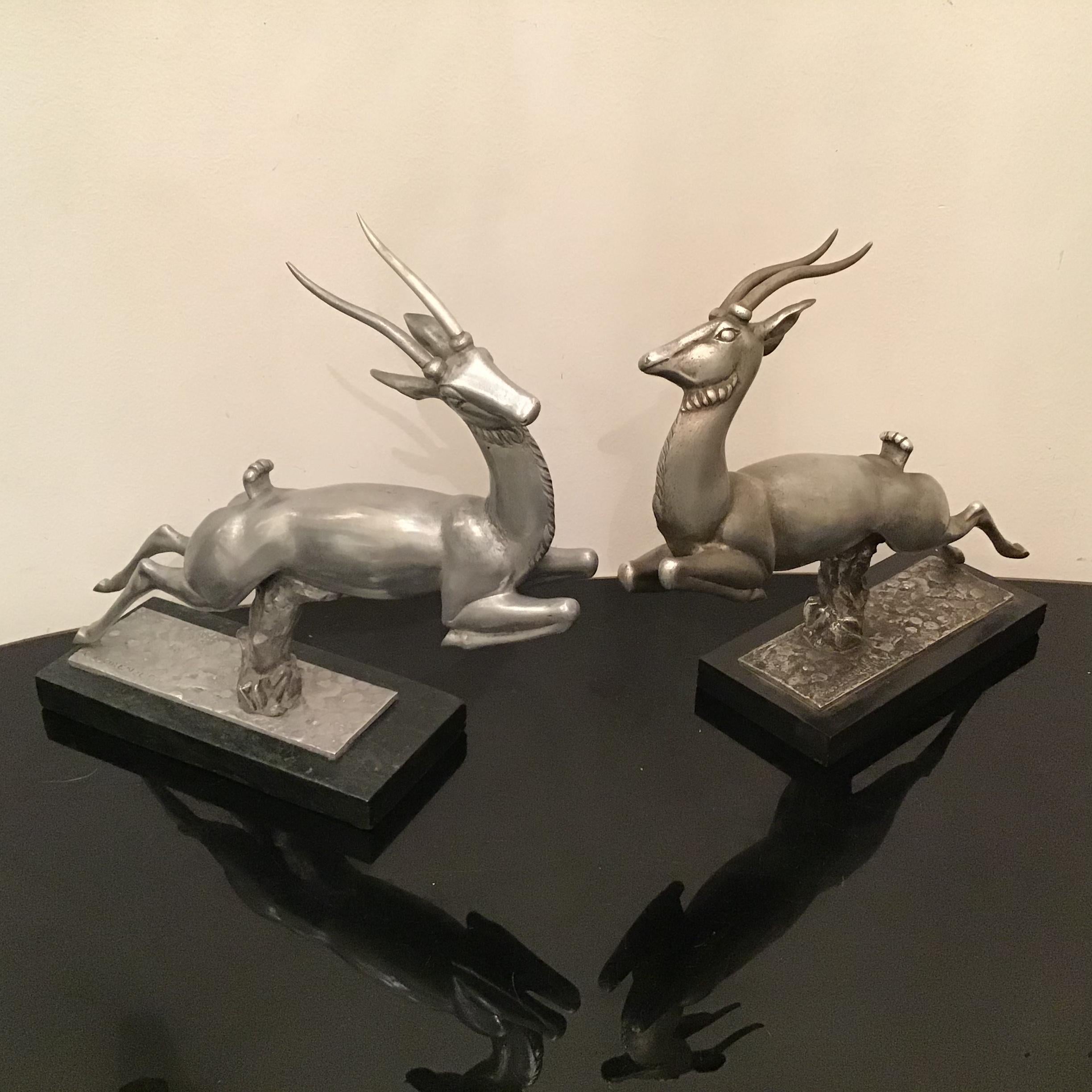 Carlo Lorenzetti Sujetalibros Marbre Peltre Metal plateado, 1930, Italia mediados del siglo XX en venta