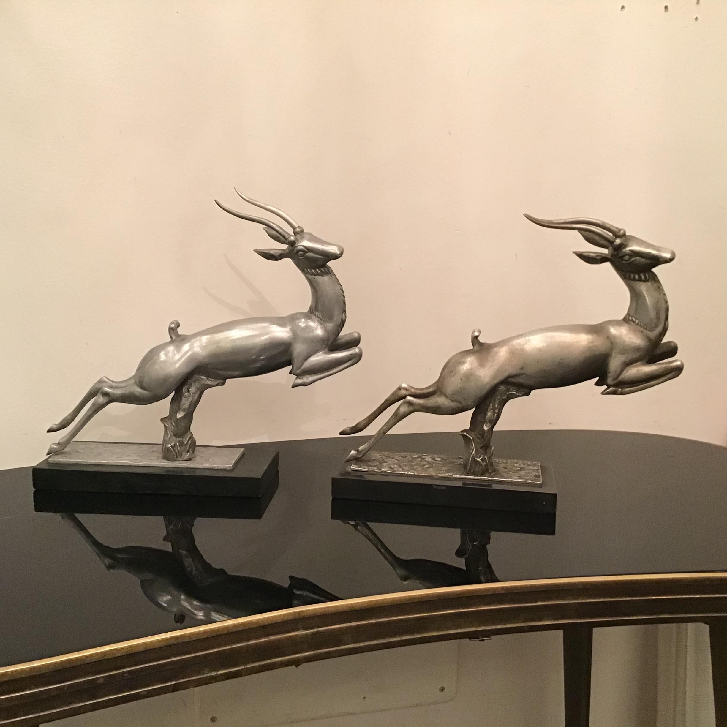 Carlo Lorenzetti Sujetalibros Marbre Peltre Metal plateado, 1930, Italia en venta 1