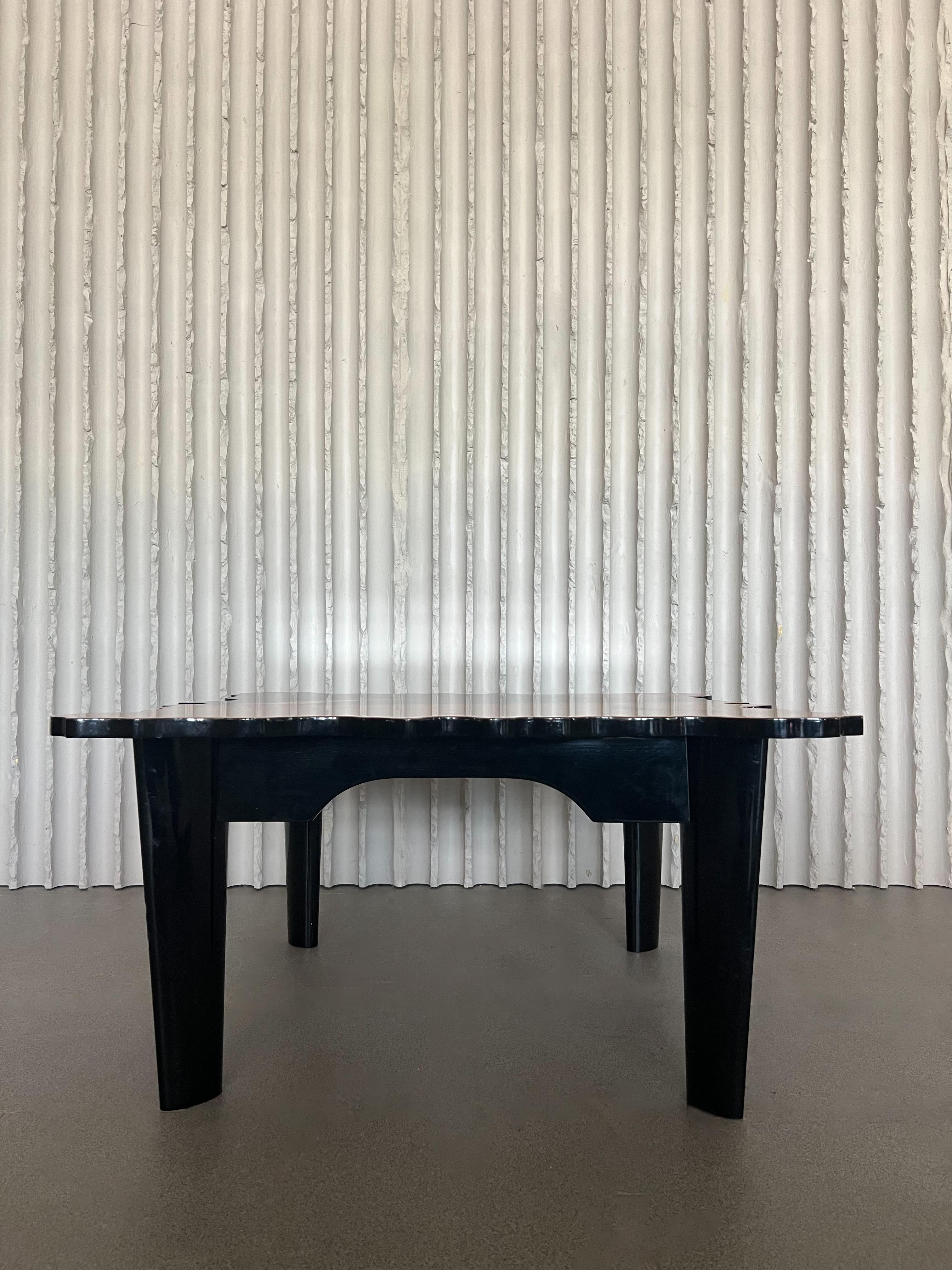 italien Table basse signée Carlo Malnati - Chef-d'œuvre sculptural en marqueterie de Wood en vente