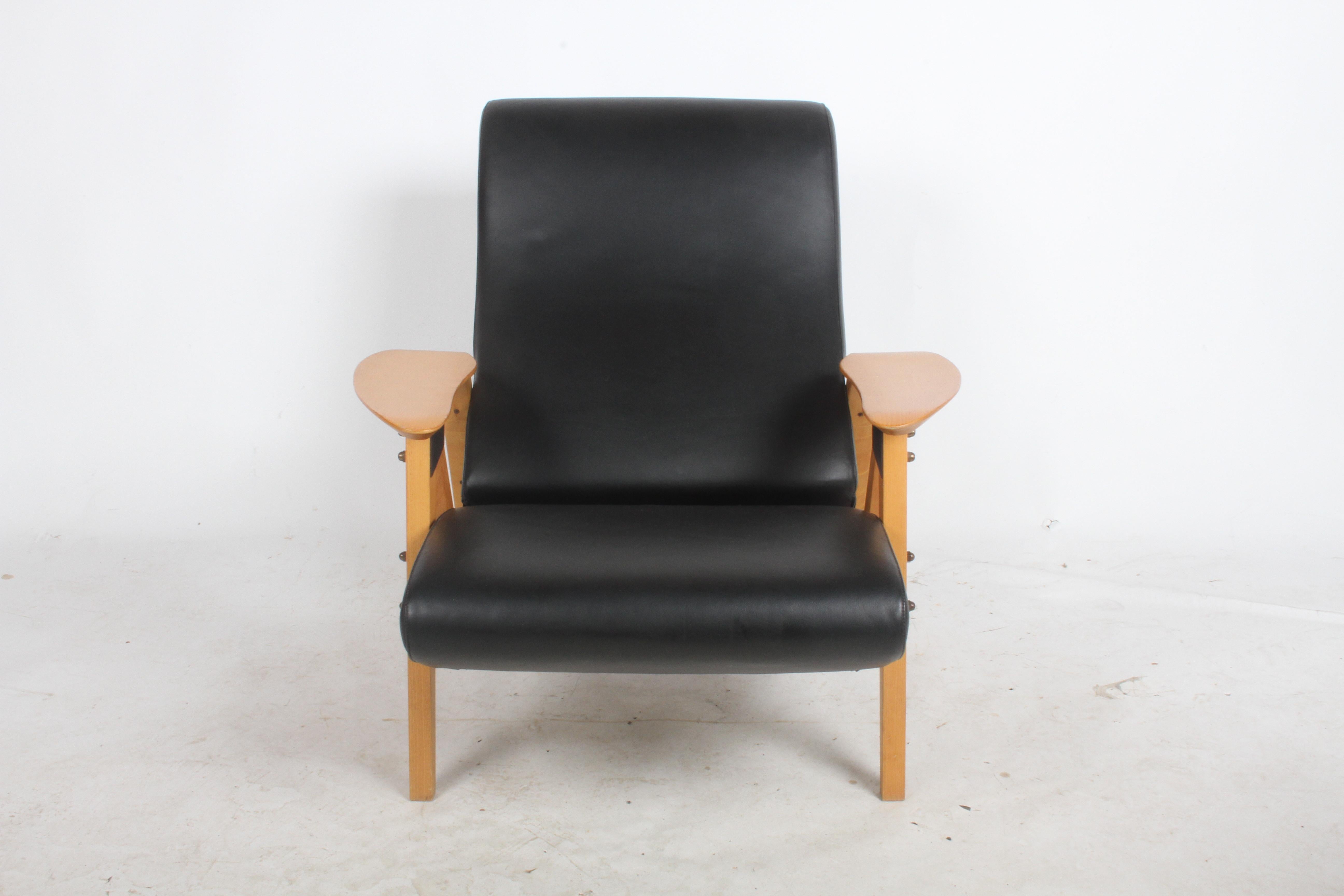 Carlo Mollino Gilda Lounge Chair by Zanotto Italy In Good Condition In St. Louis, MO