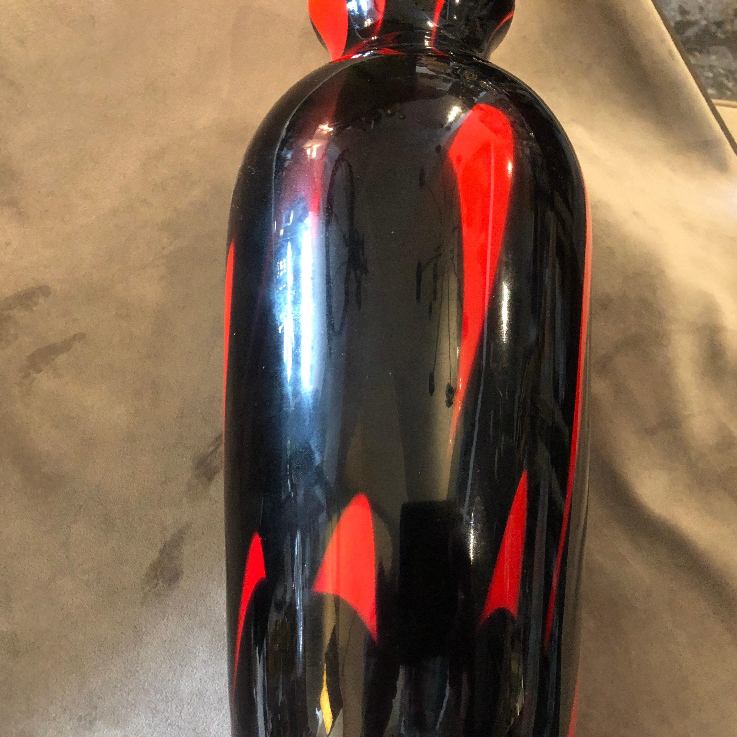 1970s Carlo Moretti Mid-Century Modern Red and Black Opaline Vase In Excellent Condition In Aci Castello, IT