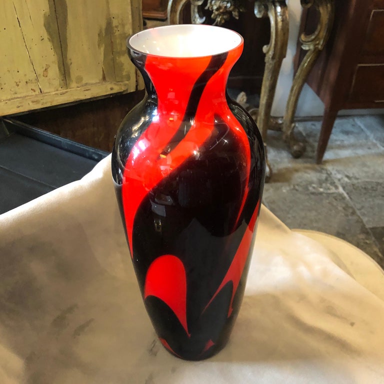 20th Century 1970s Carlo Moretti Mid-Century Modern Red and Black Opaline Vase For Sale
