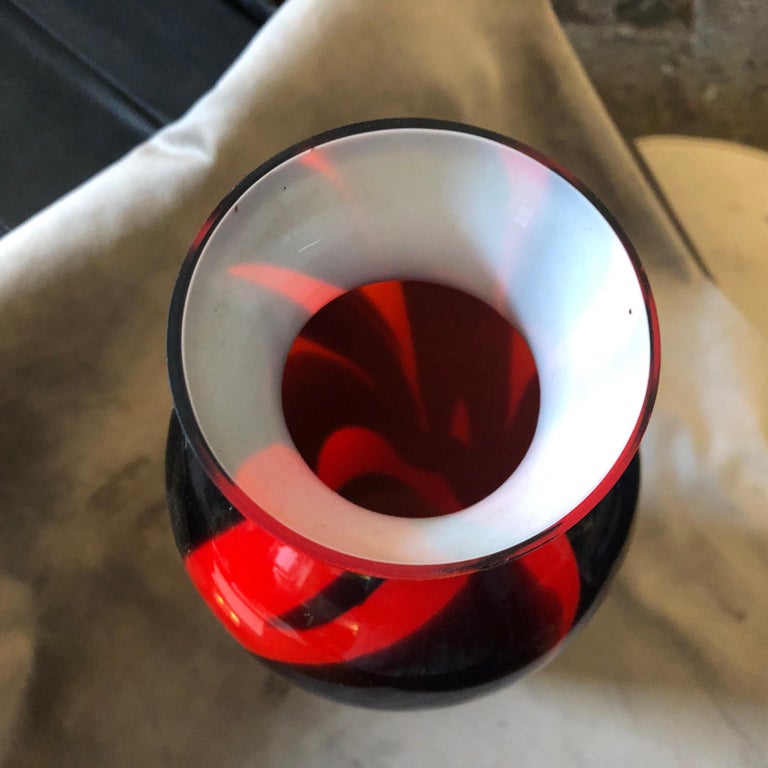 1970s Carlo Moretti Mid-Century Modern Red and Black Opaline Vase For Sale 1