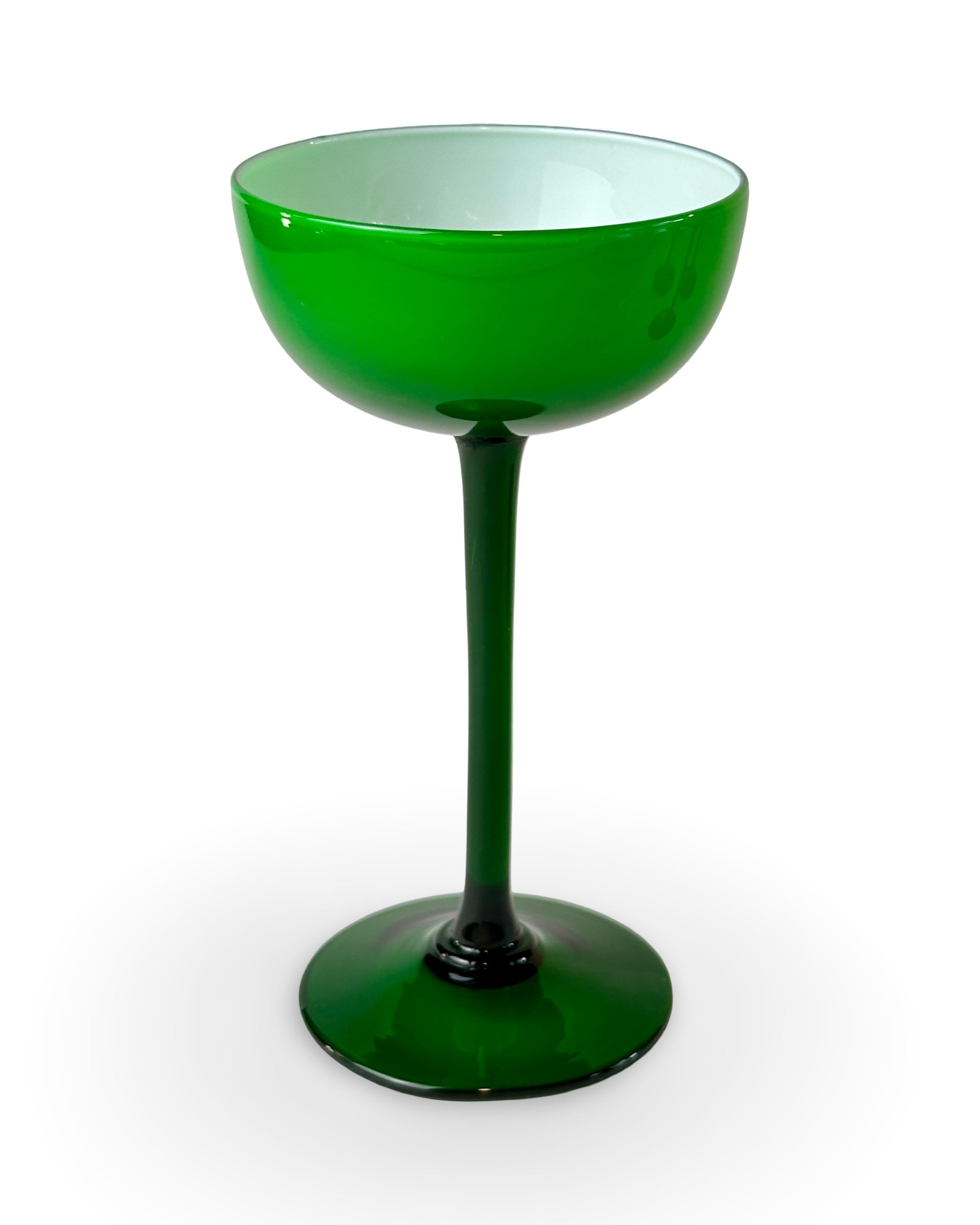 Juego de 4 copas de champán de tallo largo verde esmeralda con estuche, Carlo Moretti Moderno en venta