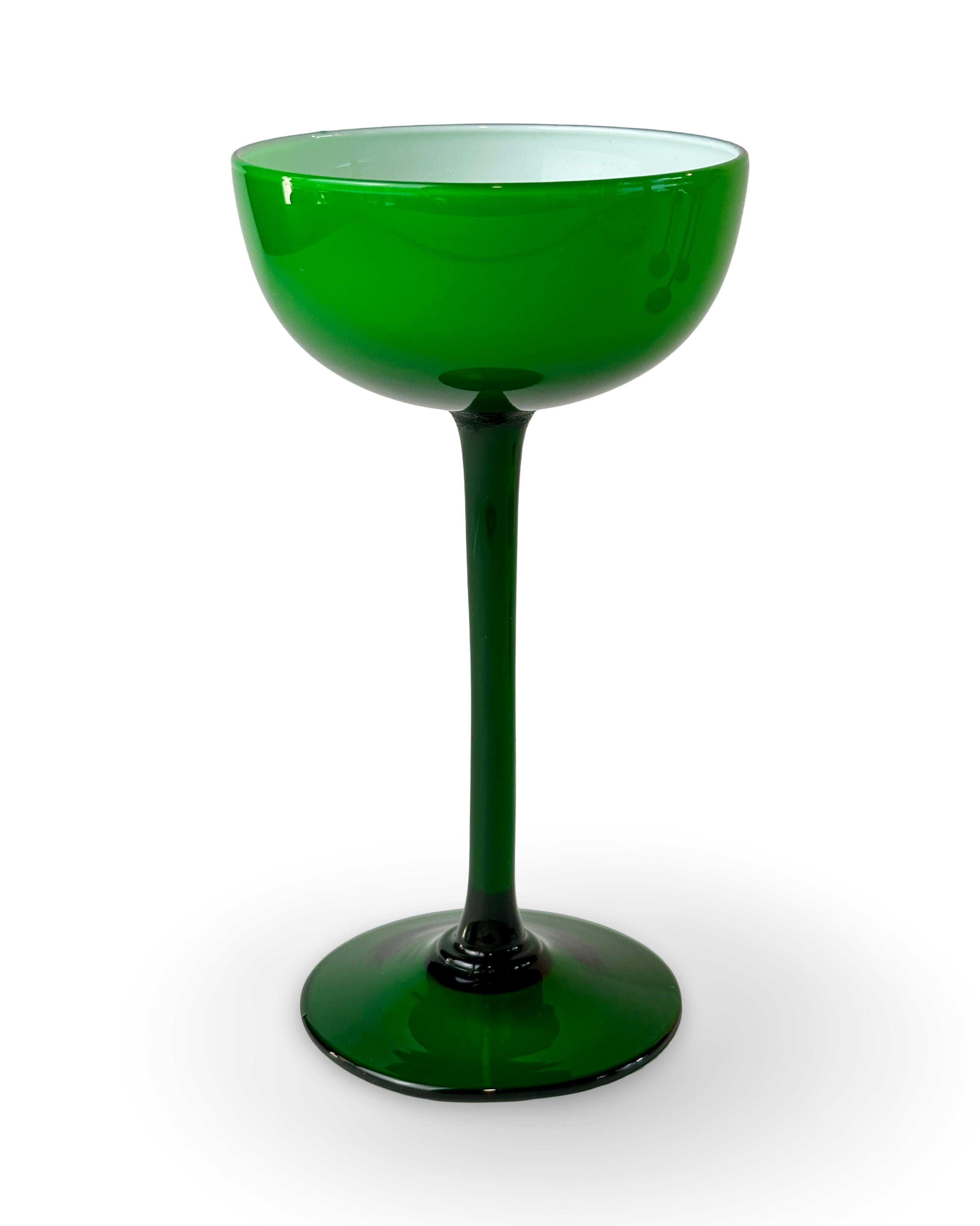 Juego de 4 copas de champán de tallo largo verde esmeralda con estuche, Carlo Moretti Italiano en venta