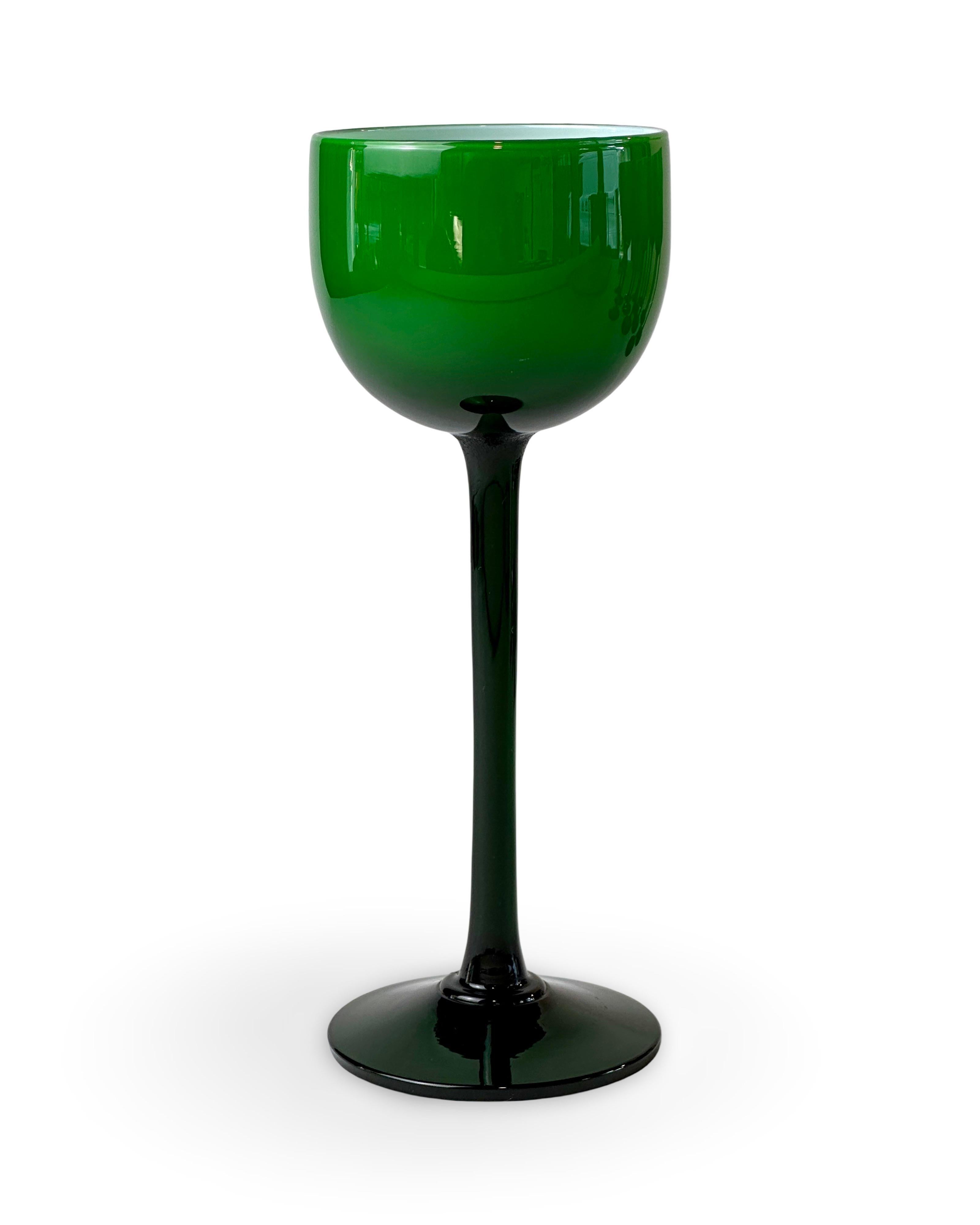 italien Verres à cocktail ou à liqueur vert émeraude avec caisson Carlo Moretti, lot de 14 en vente