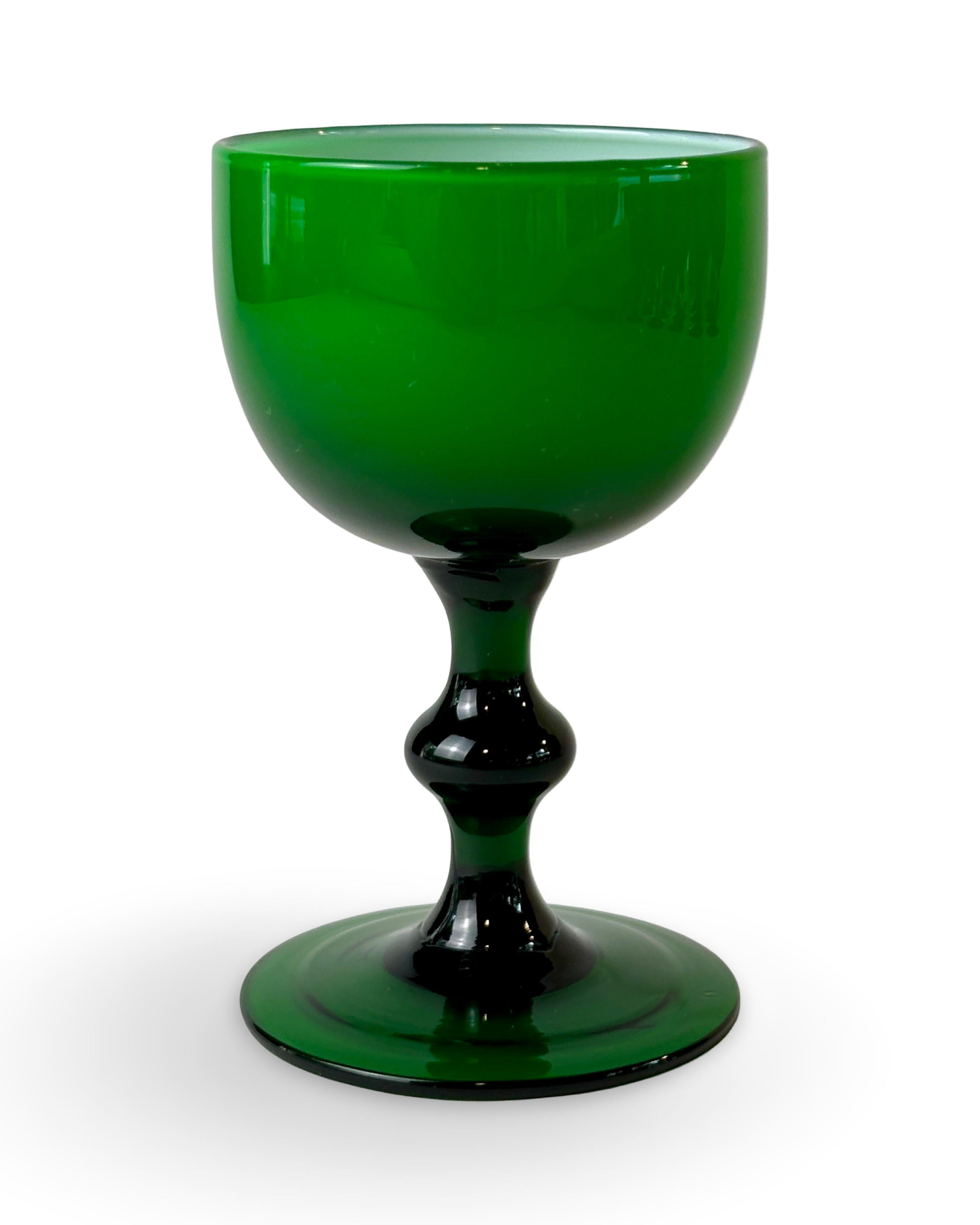 Moderne Carlo Moretti Verres à liqueur ou à cordial vert émeraude, coffret de 10 pièces en vente