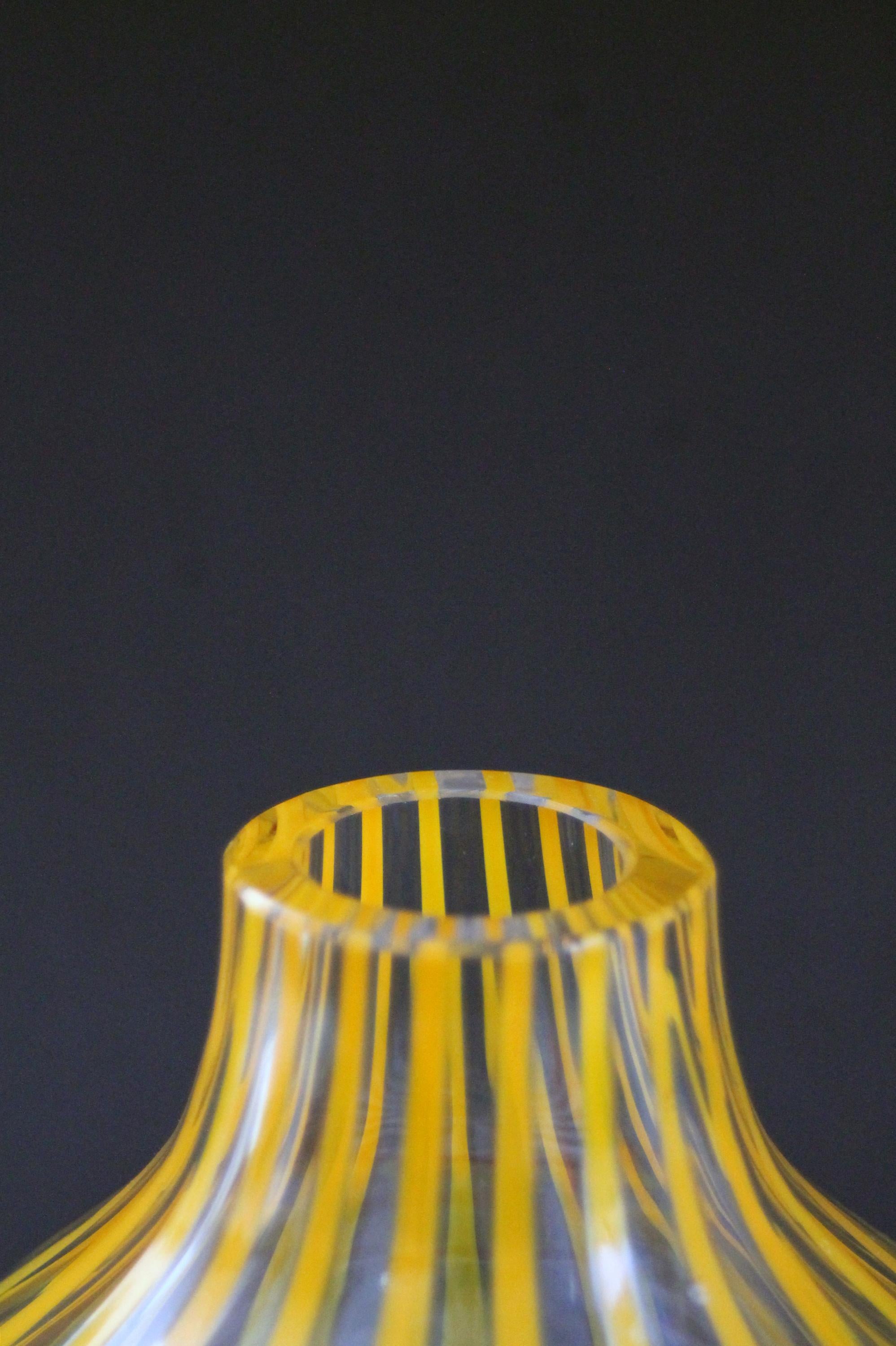 Carlo Moretti  Vase aus Murano-Glas (17x13x13cm)  Modernes Retro-Dekor aus der Mitte des Jahrhunderts! im Zustand „Hervorragend“ im Angebot in Firenze, FI