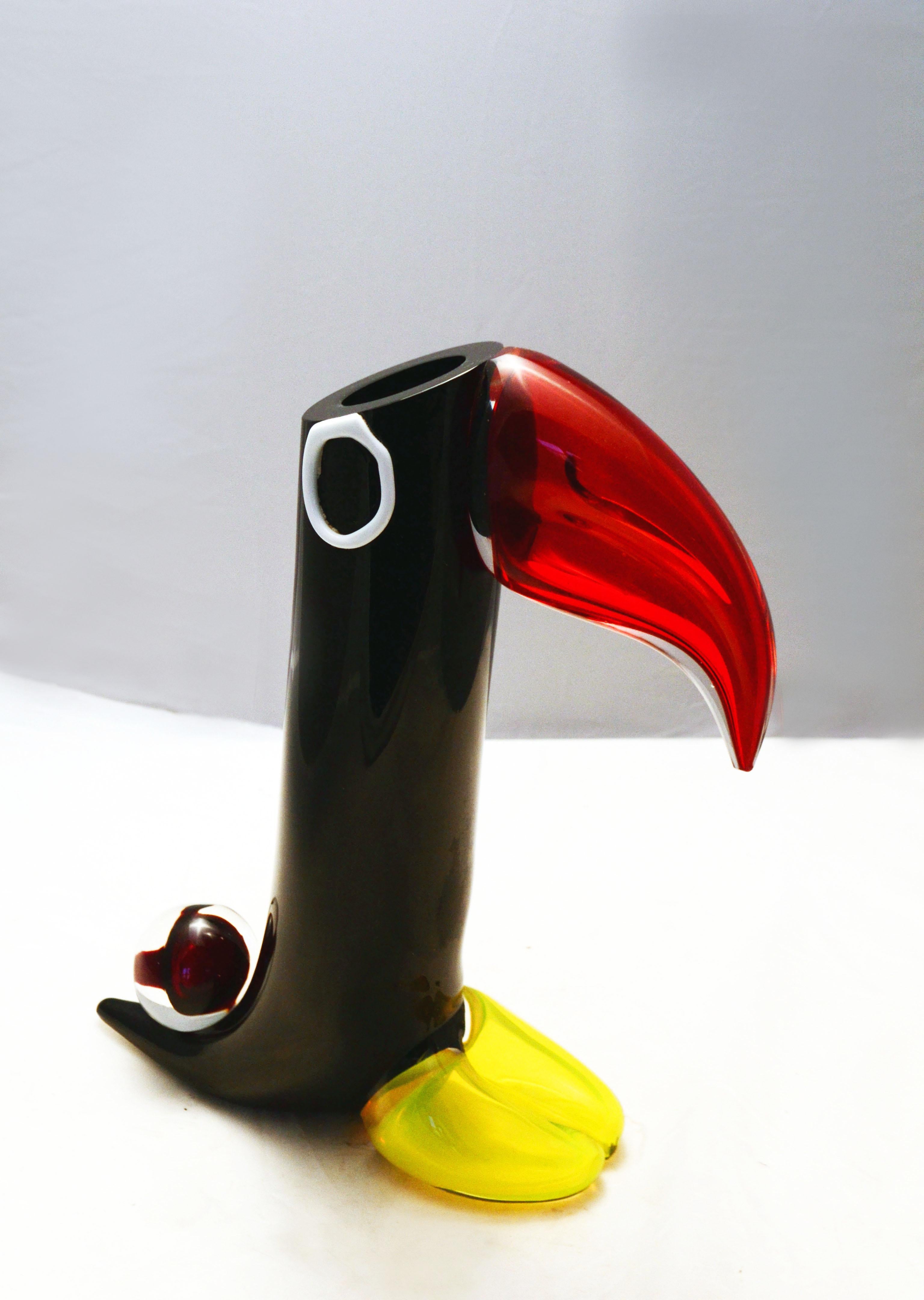 Sculpture unique piece by the master Carlo Moretti, Murano 1960s.
Handmade glass toucan with hot applications of glass of various colors.
Signed and dated.
In excellent condition.
