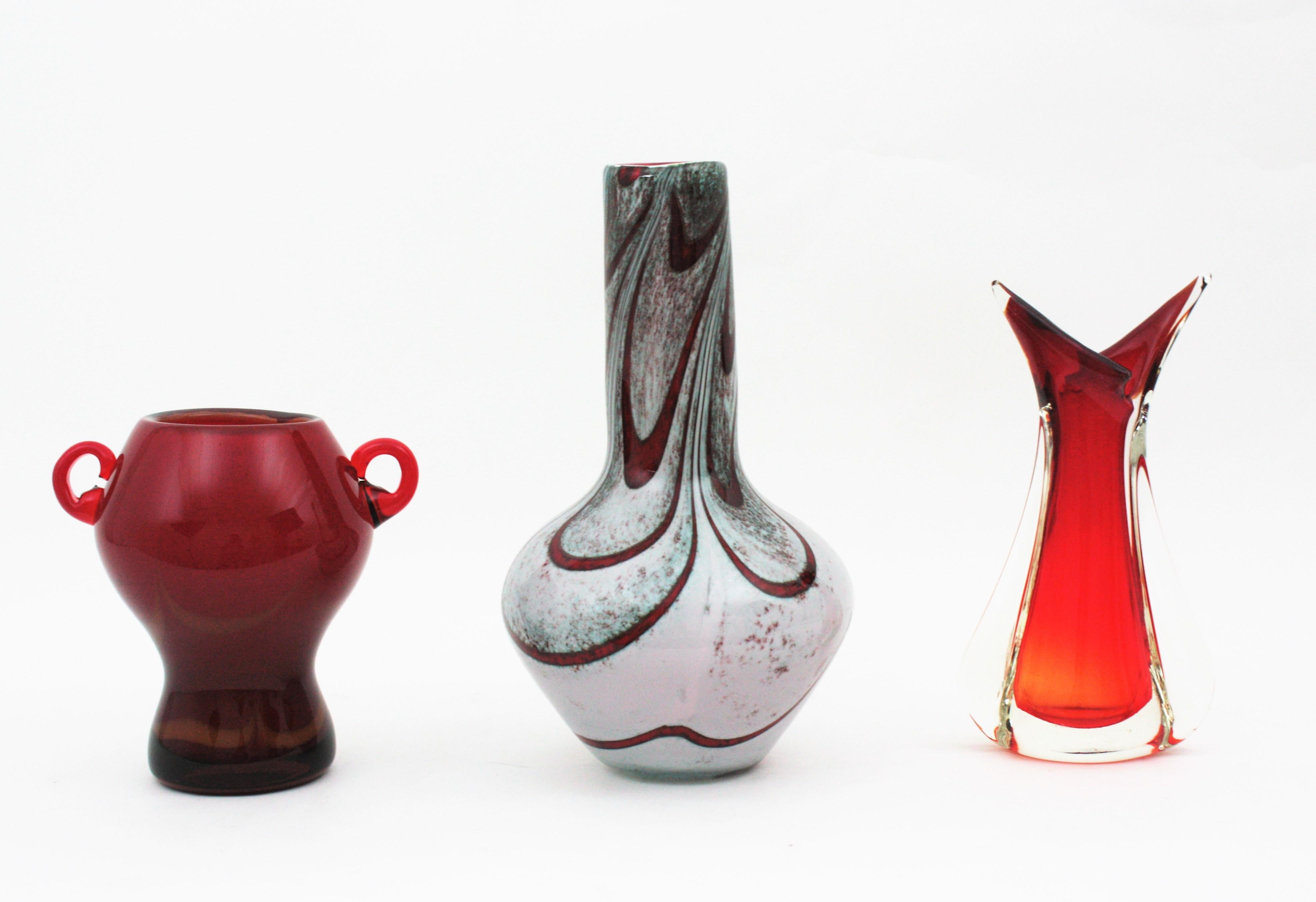 Carlo Moretti Murano White Red Stripes Art Glass Vase, 1960s For Sale 4