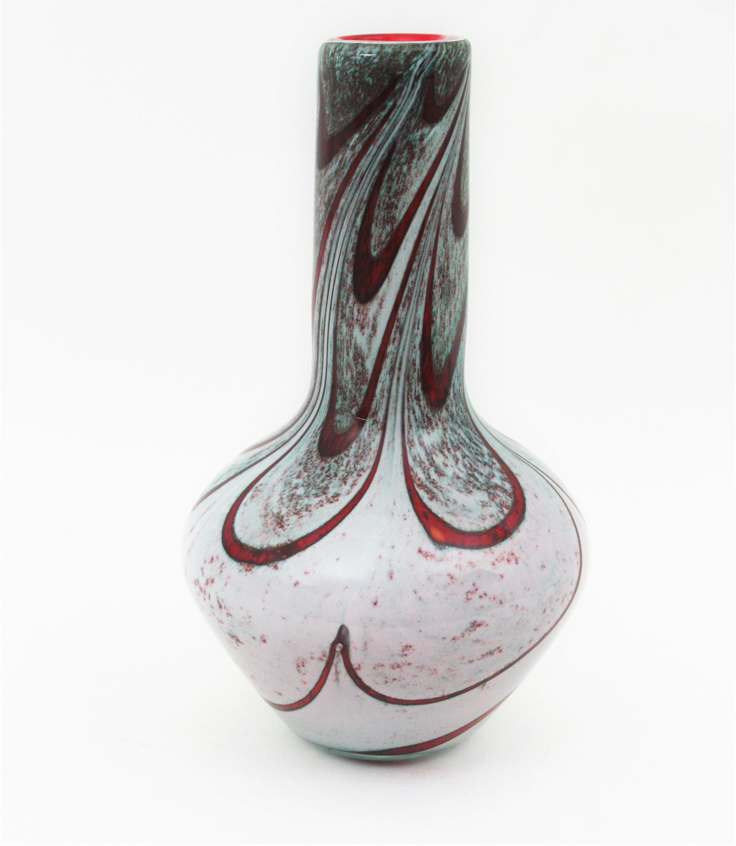 Carlo Moretti Murano White Red Stripes Art Glass Vase, 1960s In Excellent Condition For Sale In Barcelona, ES
