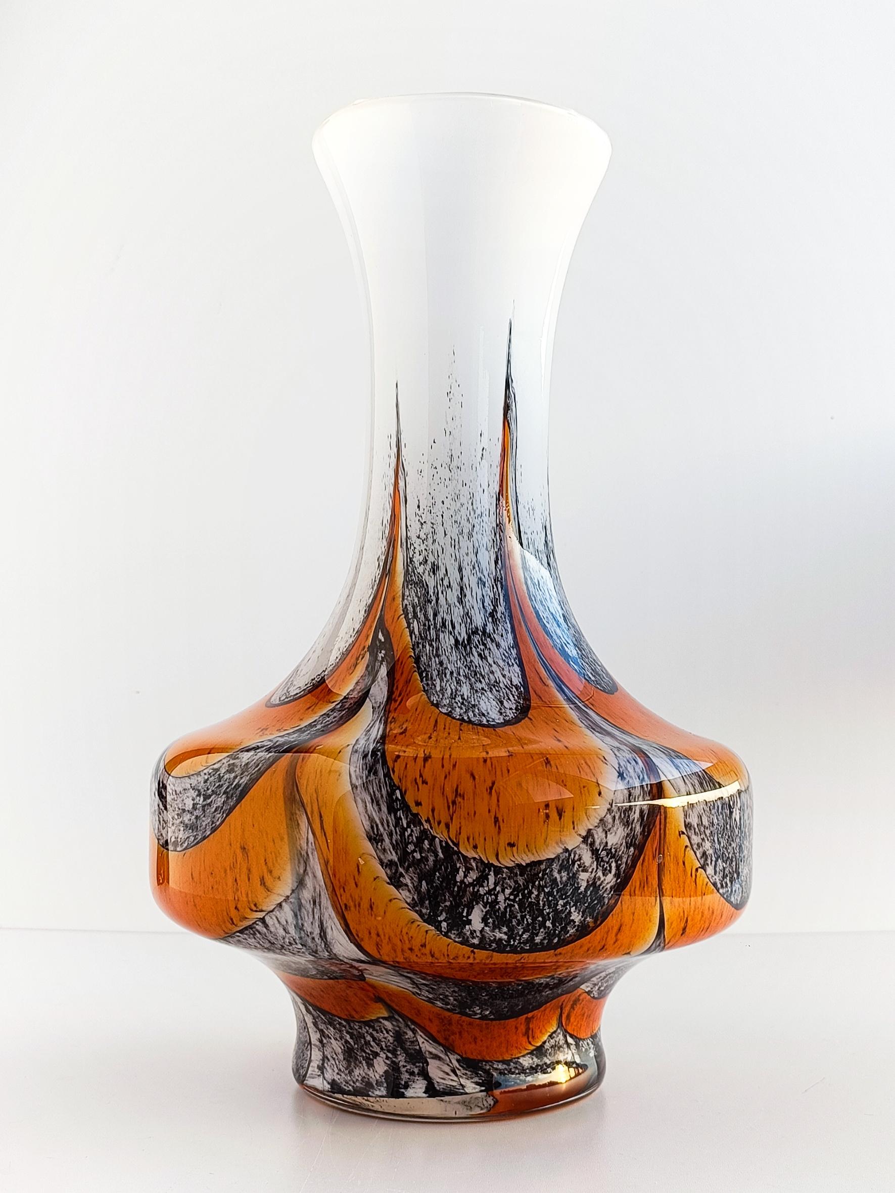 Mid-Century Modern Vintage Mid Century Carlo Moretti Opaline Florence Glass Vase, Italy, 1960sVi
