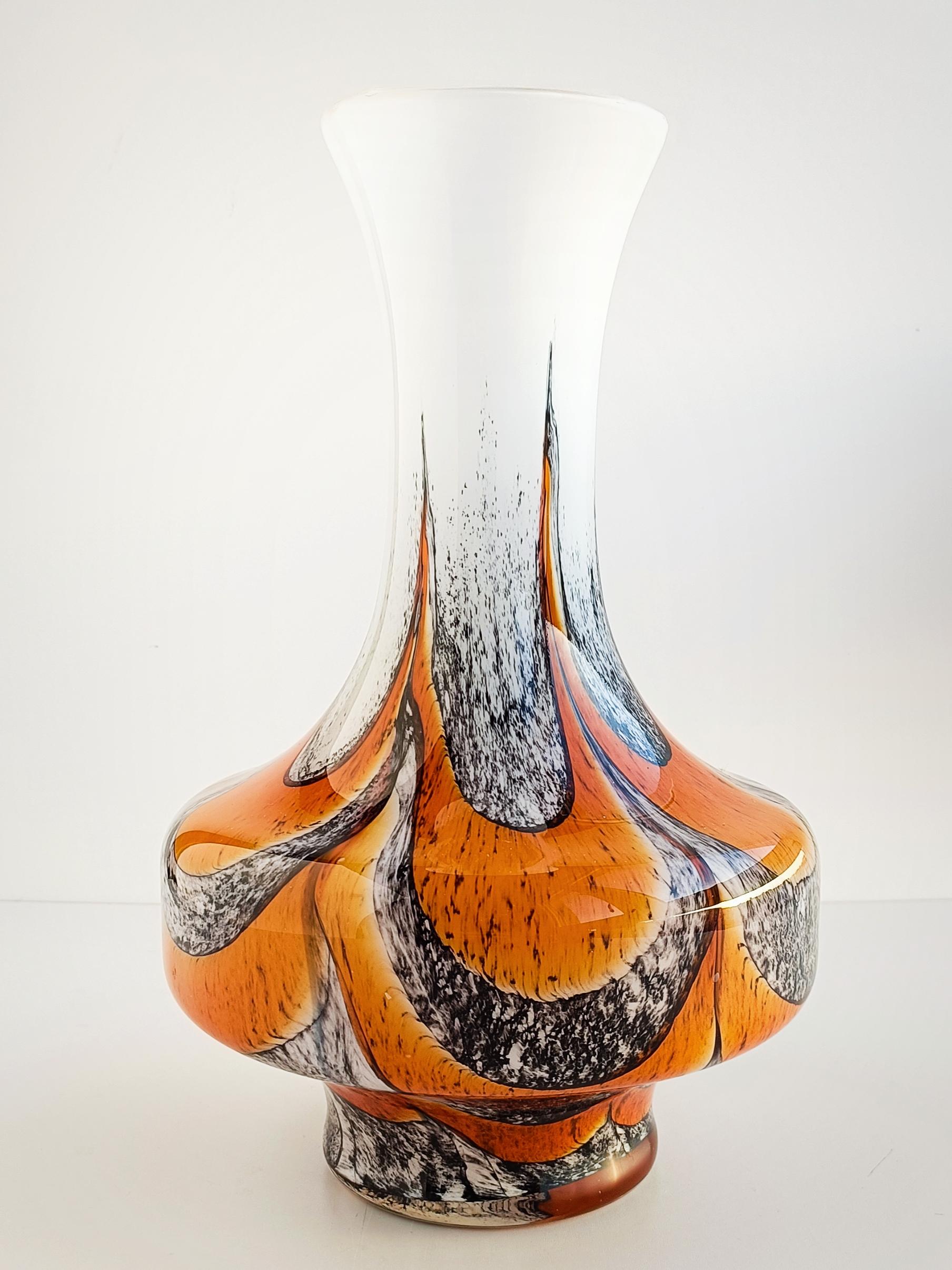 Italian Vintage Mid Century Carlo Moretti Opaline Florence Glass Vase, Italy, 1960sVi