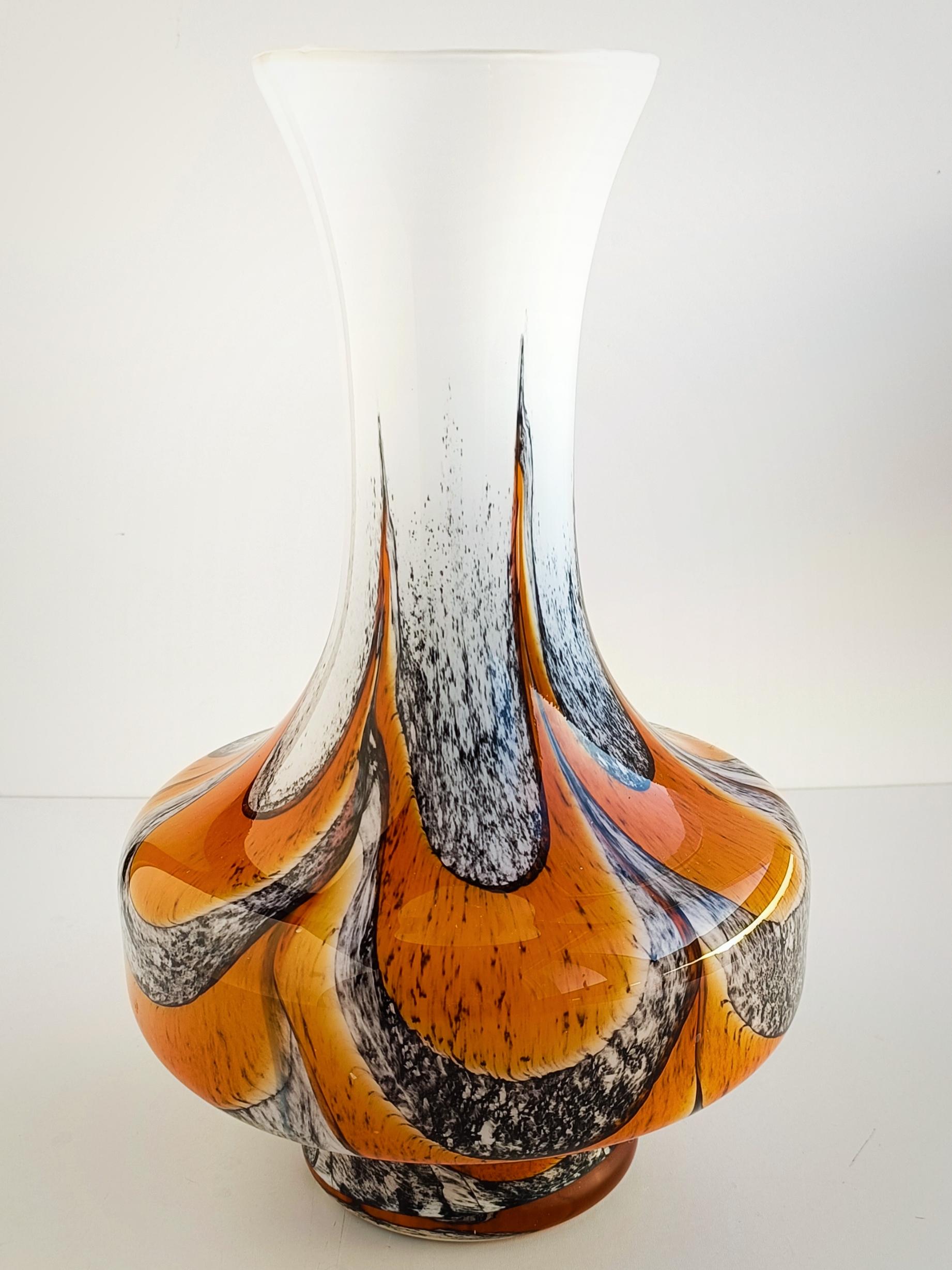 Hand-Crafted Vintage Mid Century Carlo Moretti Opaline Florence Glass Vase, Italy, 1960sVi