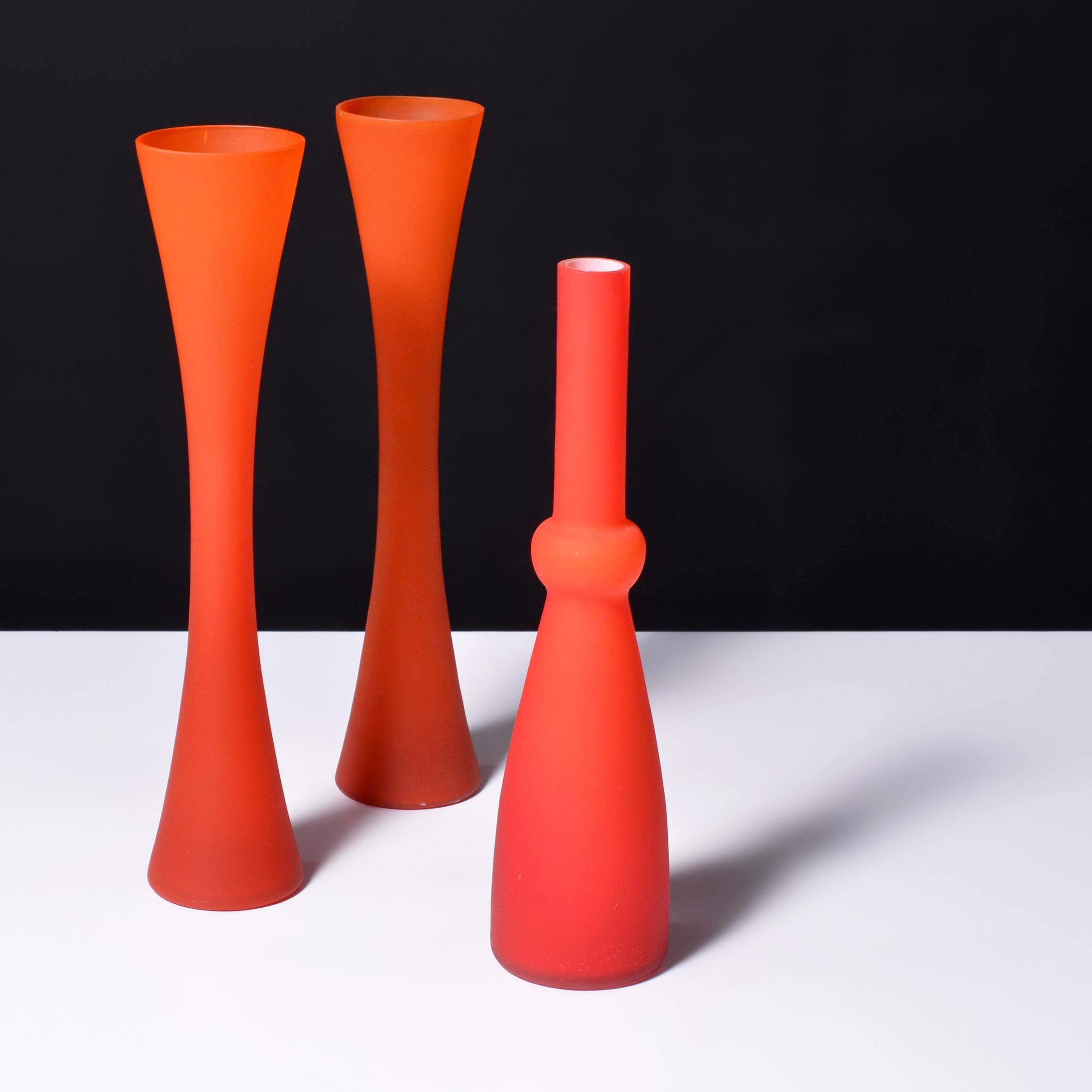 Artista/Designer; Produttore: Carlo Moretti (italiano, nato nel 1934)
Contrassegni; note: Etichetta Sunset 66 (2)
Materiali: vetro
Dimensioni (H, L, P): più grande: 13,75 