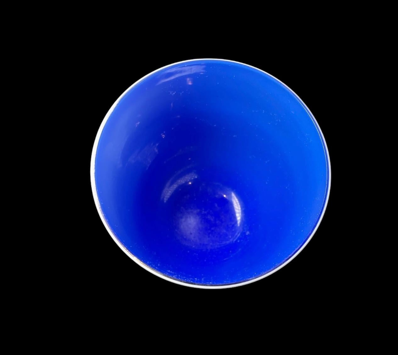 Italian Carlo Moretti Set of Eight White and Blue Murano Glass Goblets For Sale