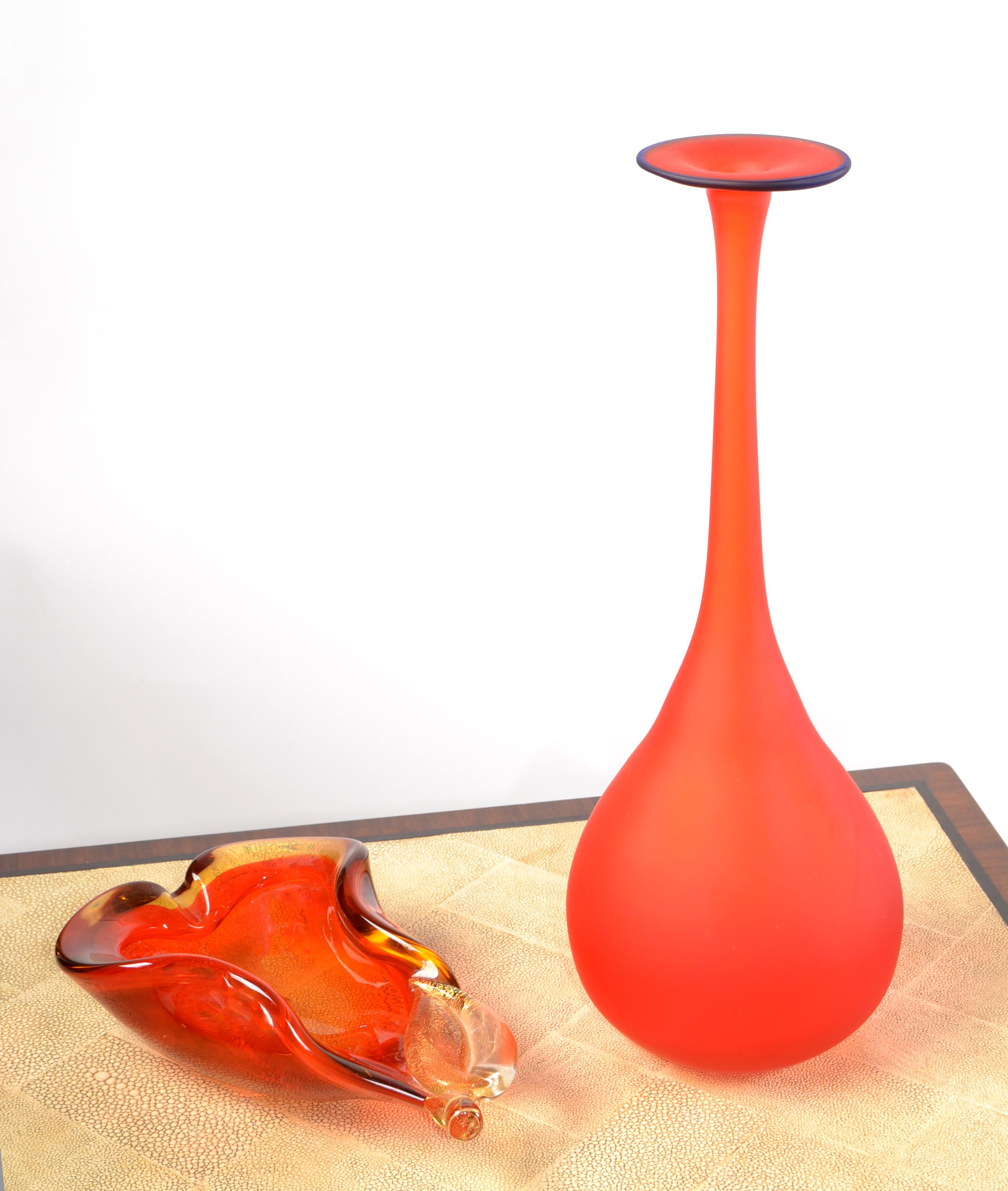 Carlo Moretti Style Italian Translucent Red & Blue Satin Glass Bud Vase Vessel In Good Condition For Sale In Miami, FL