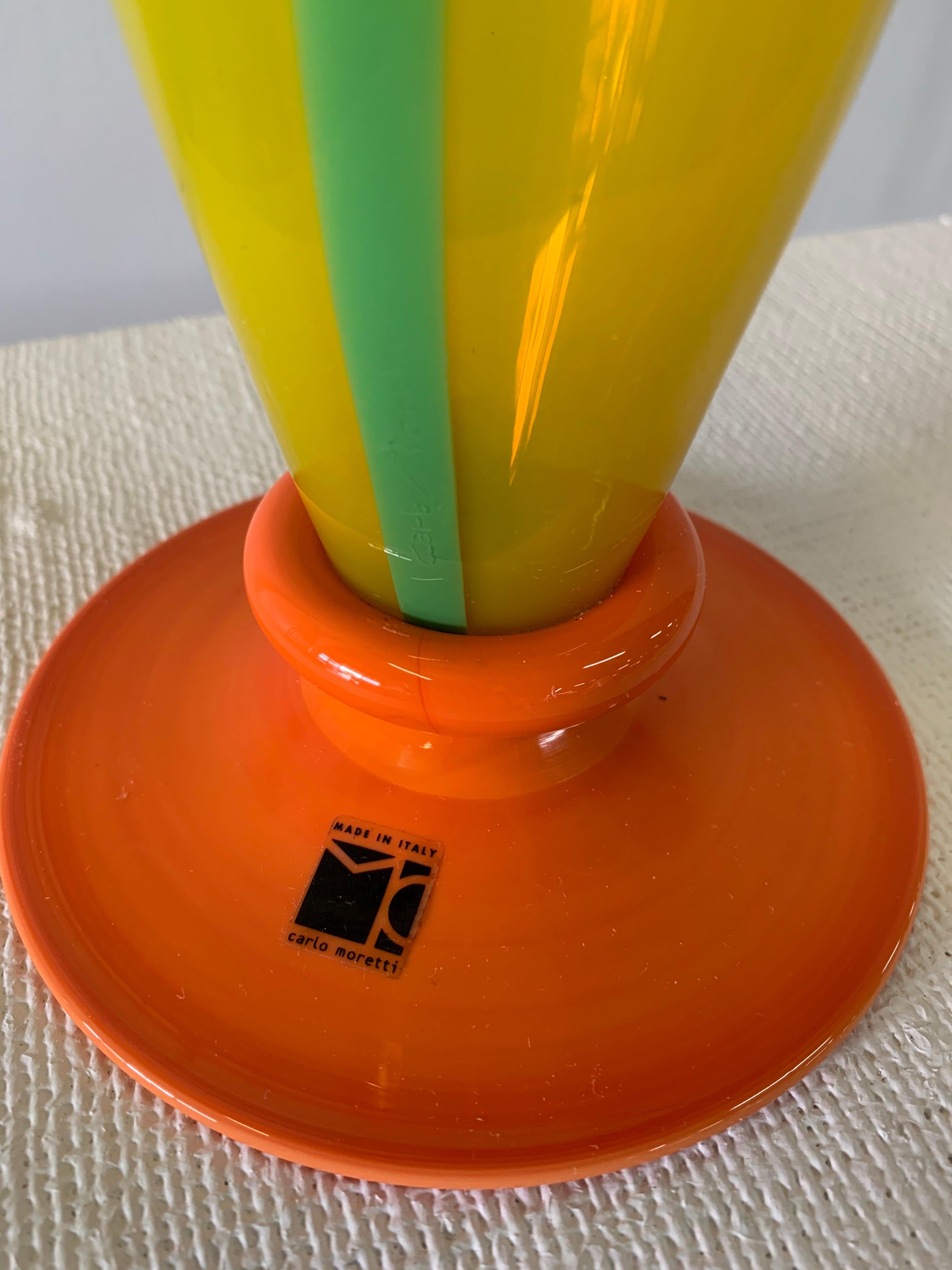 Motif de tulipe jaune et orange vif avec bouchon de tulipe. Autocollant à la base.

Depuis la fondation de Carlo Moretti par la famille Moretti en 1959, les objets en cristal de Murano de Carlo Moretti ont été créés avec innovation et recherche