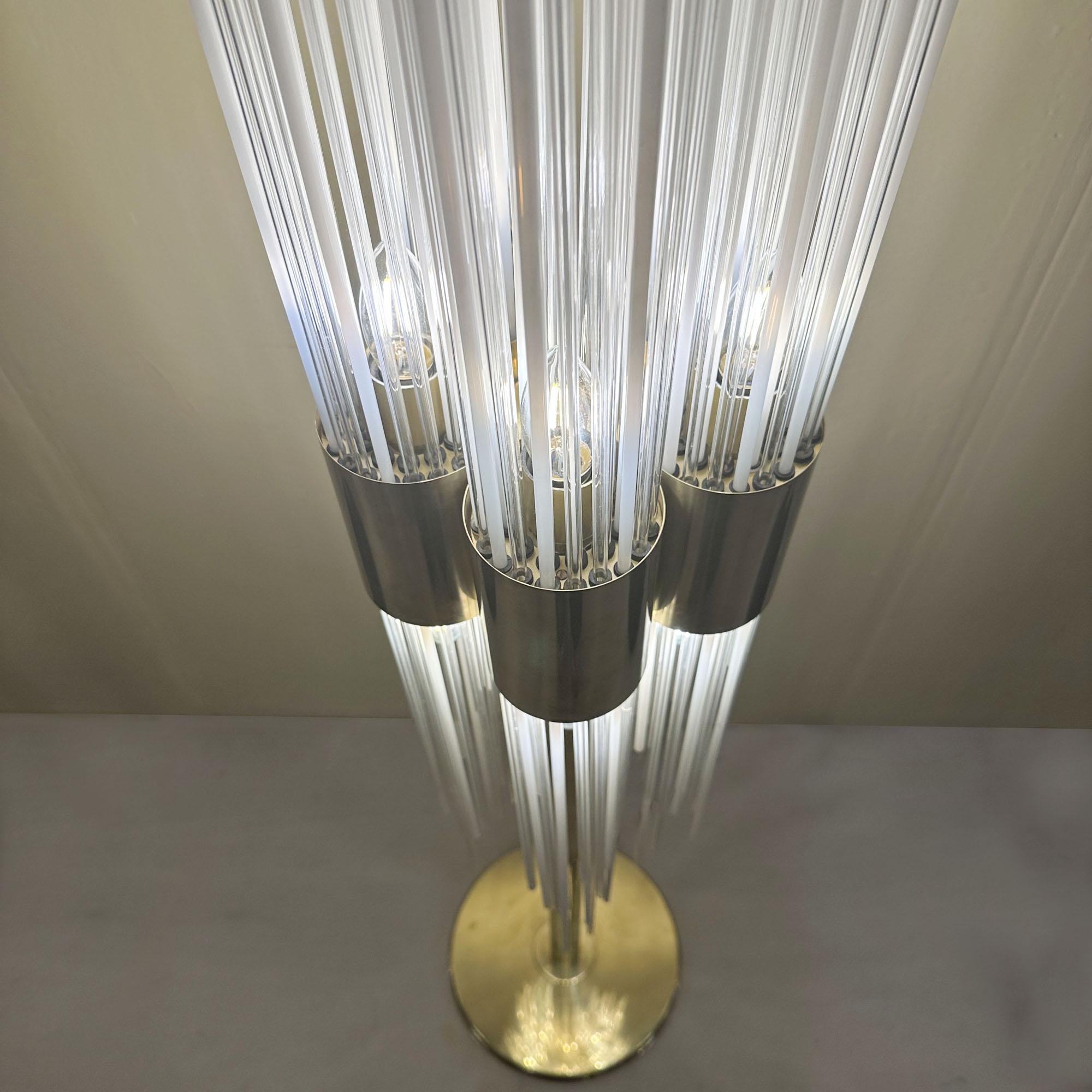 Metà XX secolo Carlo Nason attributo Lampada da terra in ottone con fontana di fili di vetro Italia 1960 in vendita