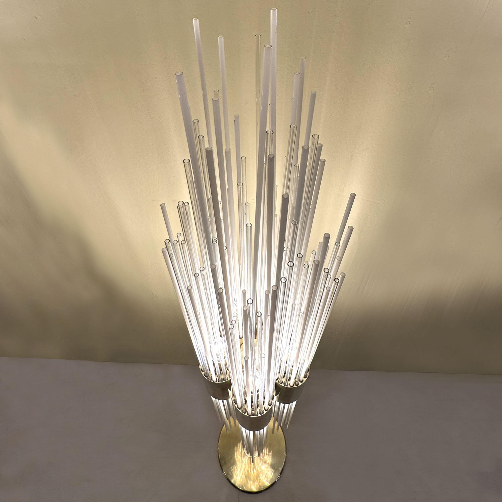 Ottone Carlo Nason attributo Lampada da terra in ottone con fontana di fili di vetro Italia 1960 in vendita