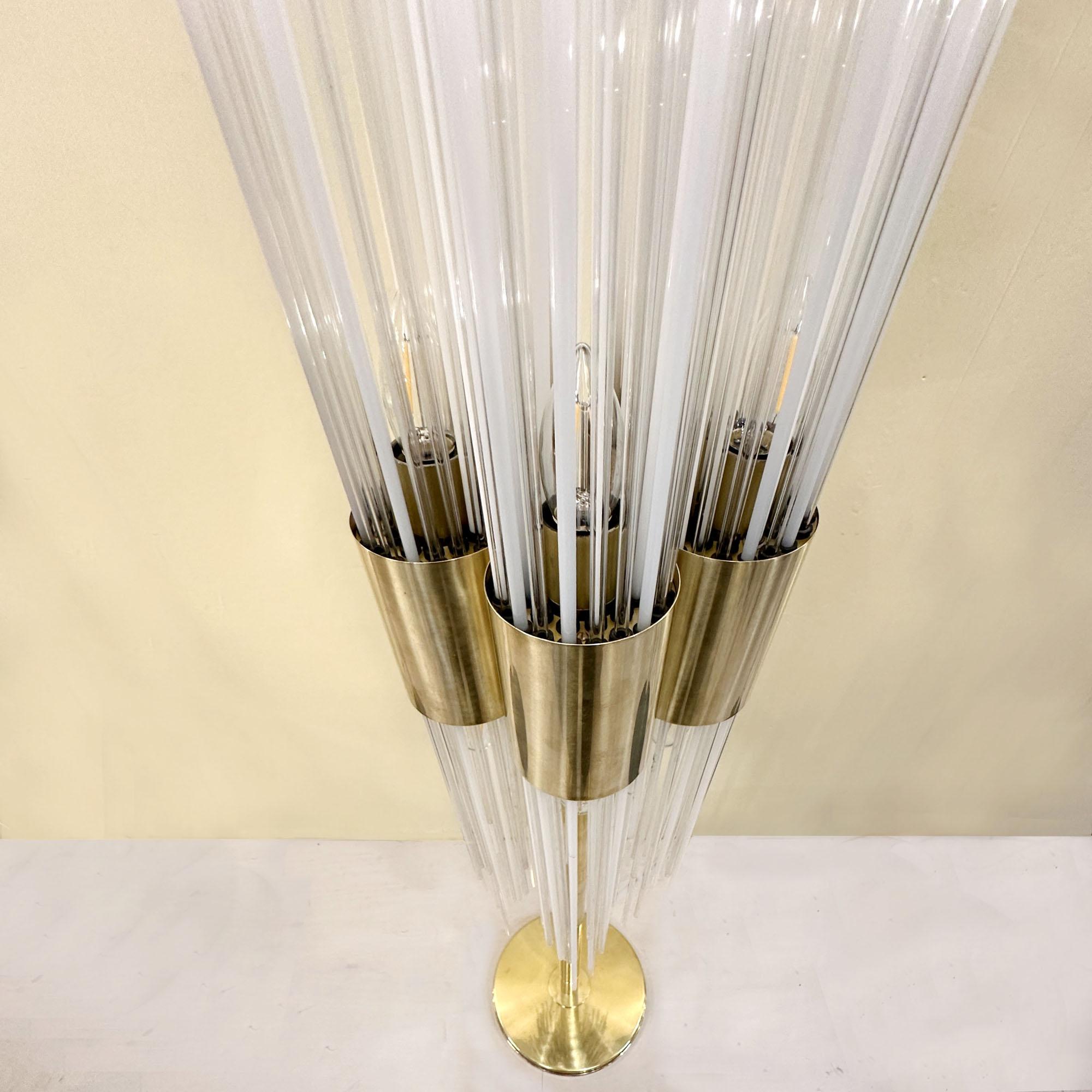 Carlo Nason attributo Lampada da terra in ottone con fontana di fili di vetro Italia 1960 in vendita 2