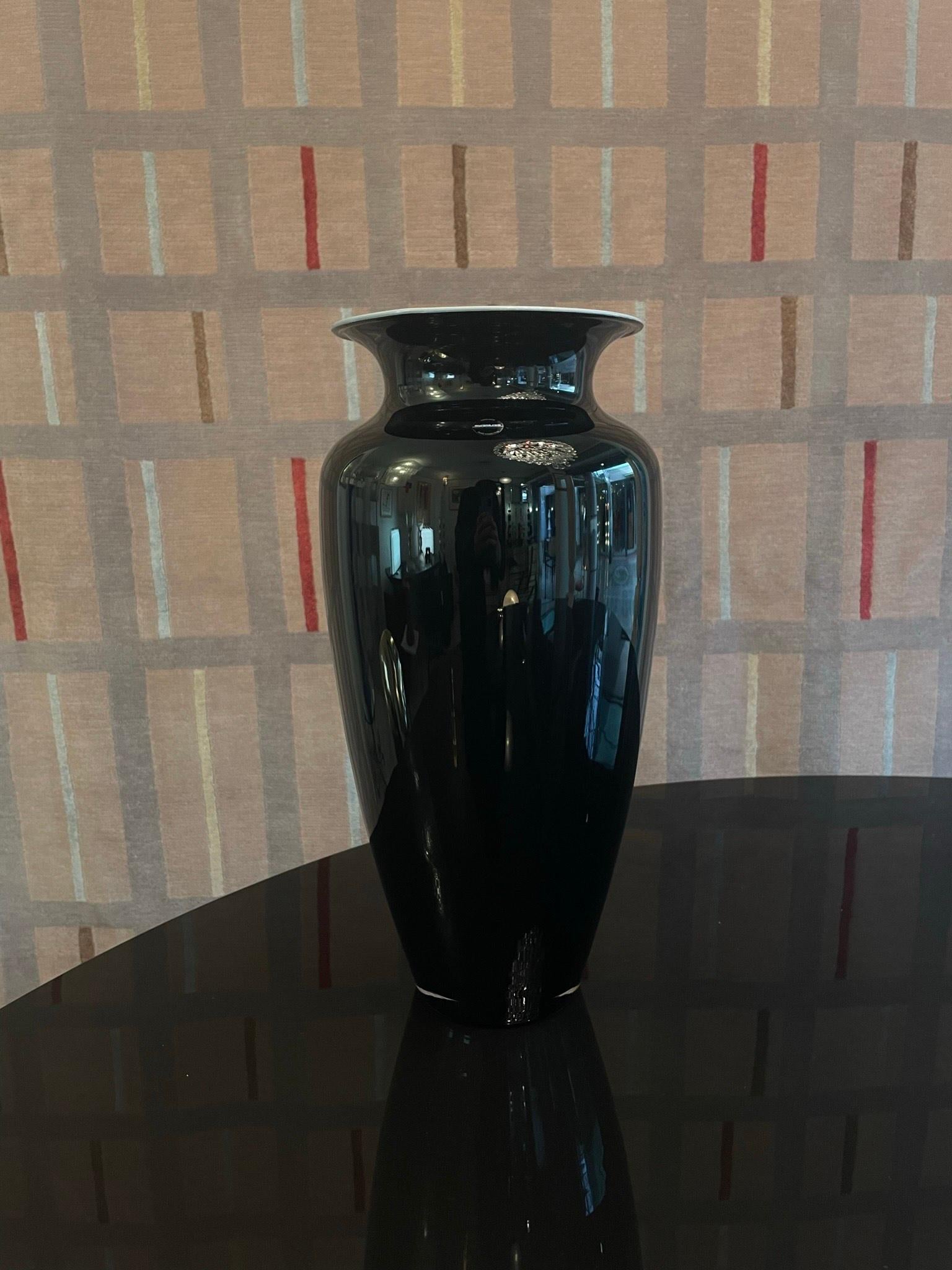 Carlo Nason
baluster vase
Black Murano on the outside 
Murano white inside
H50 X W21 cms
2010 