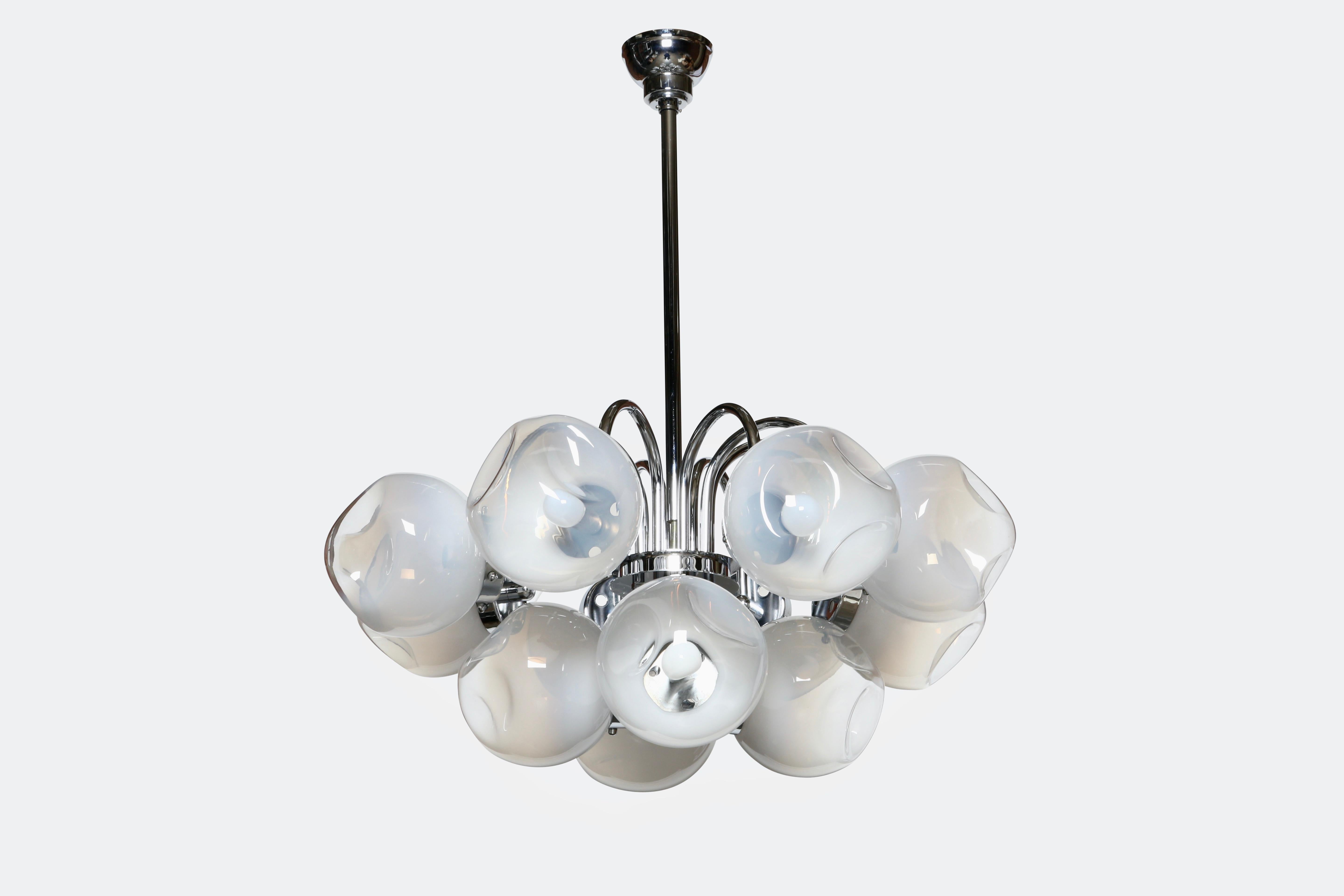 Carlo Nason chandelier.
Italy 1970s.
Murano glass, chrome-plated metal.
12 candelabra sockets.
Complimentary US rewiring upon request.

We take pride in bringing vintage fixtures to their full glory again.
At Illustris Lighting our main focus is to