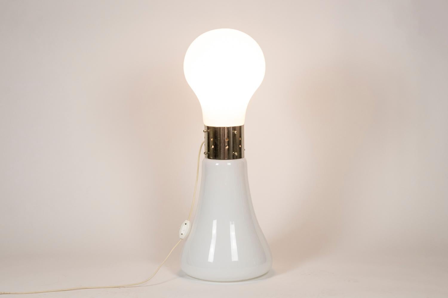 Carlo Nason, par.
Mazzega, edited by.

Murano opaline glass lamp, white color and two lights, with round shapes. Central part in chromed metal.

Italian work realized in the 1960s.

Works with two E-27 bulbs!