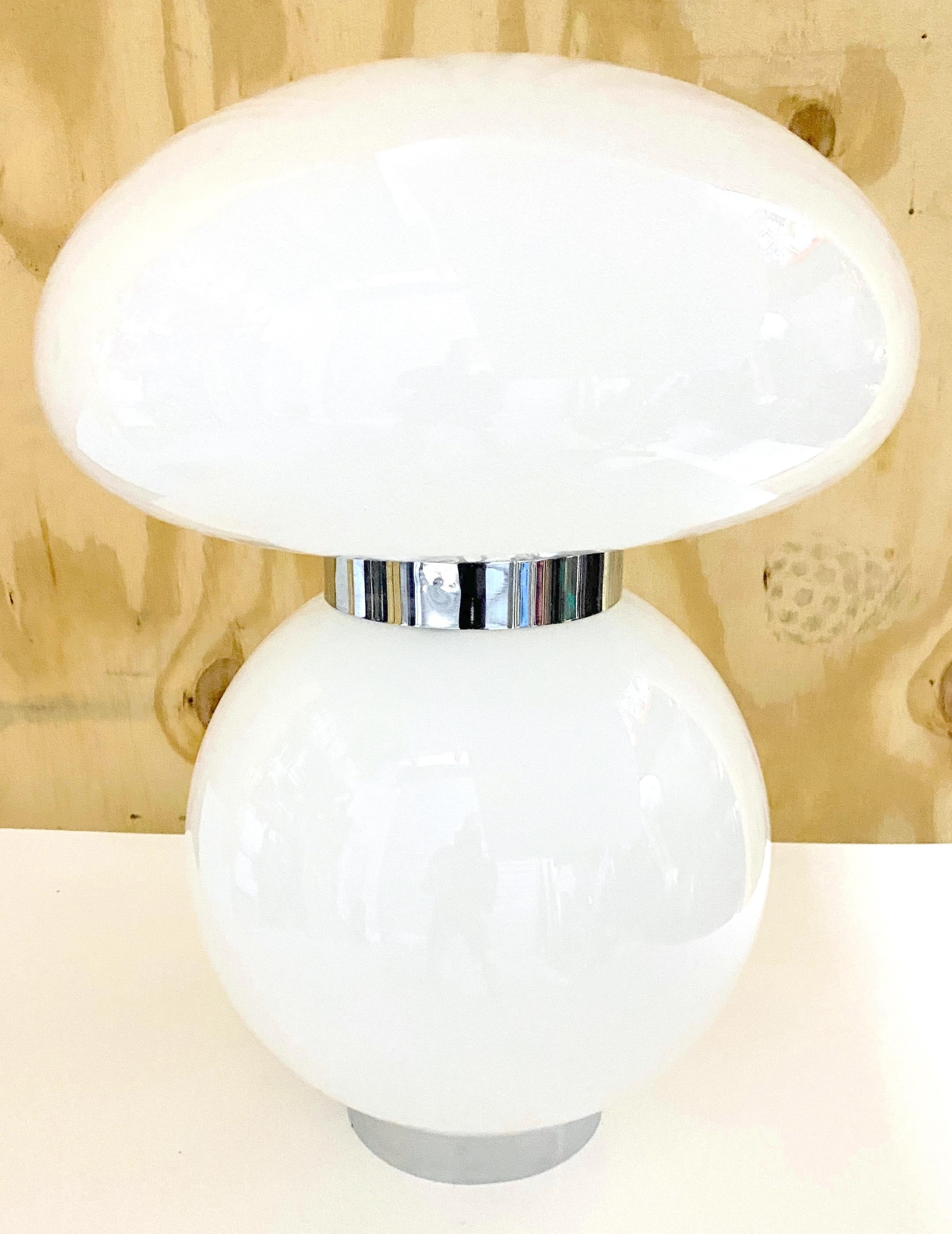 Mid-Century Modern Carlo Nason for Mazzega, Mod White Murano Glass & Chrome Mushroom Lamp For Sale