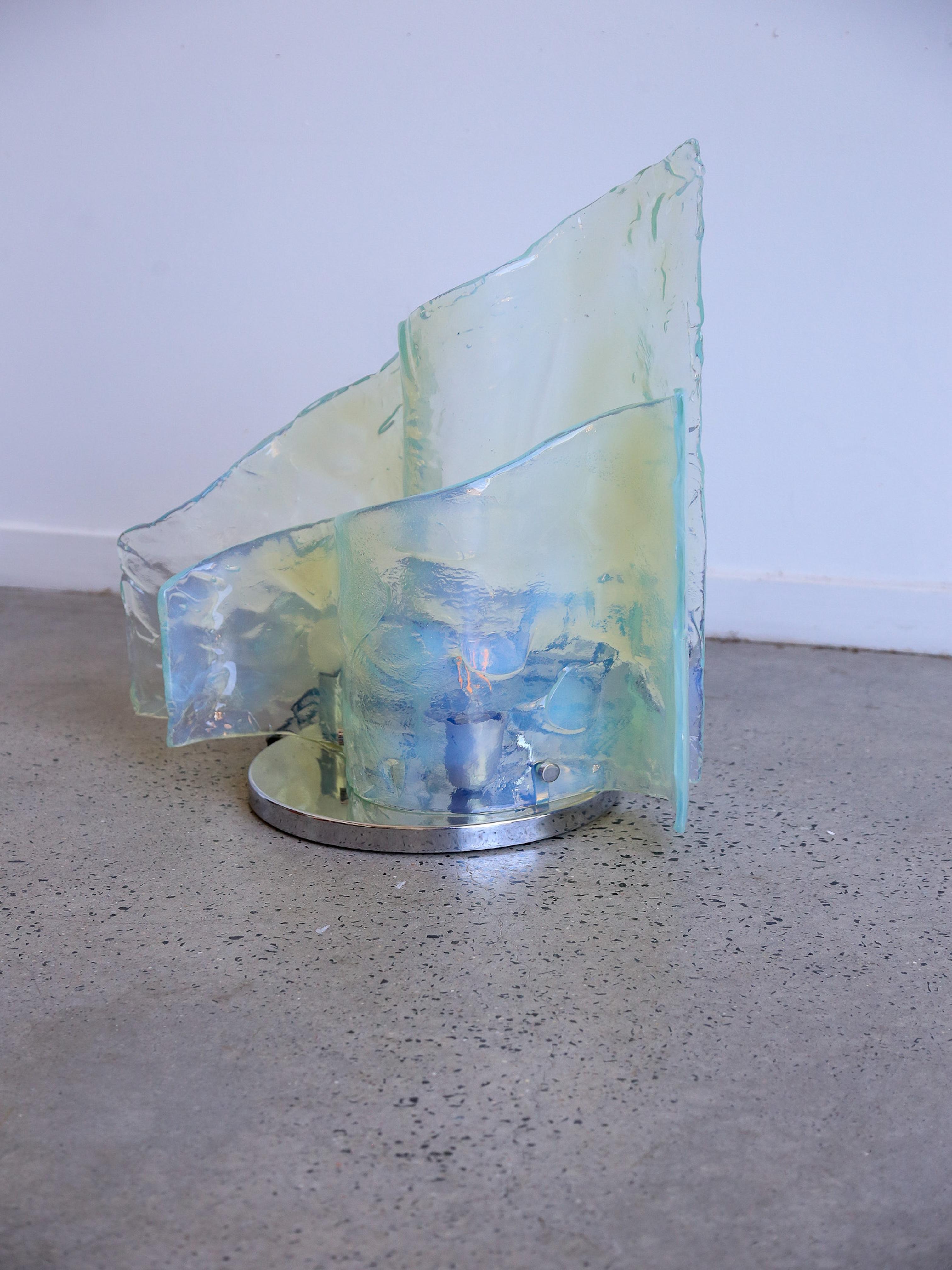 Mid-Century Modern Lampe de table en verre de Murano opalescent Carlo Nason for Mazzega Murano en vente