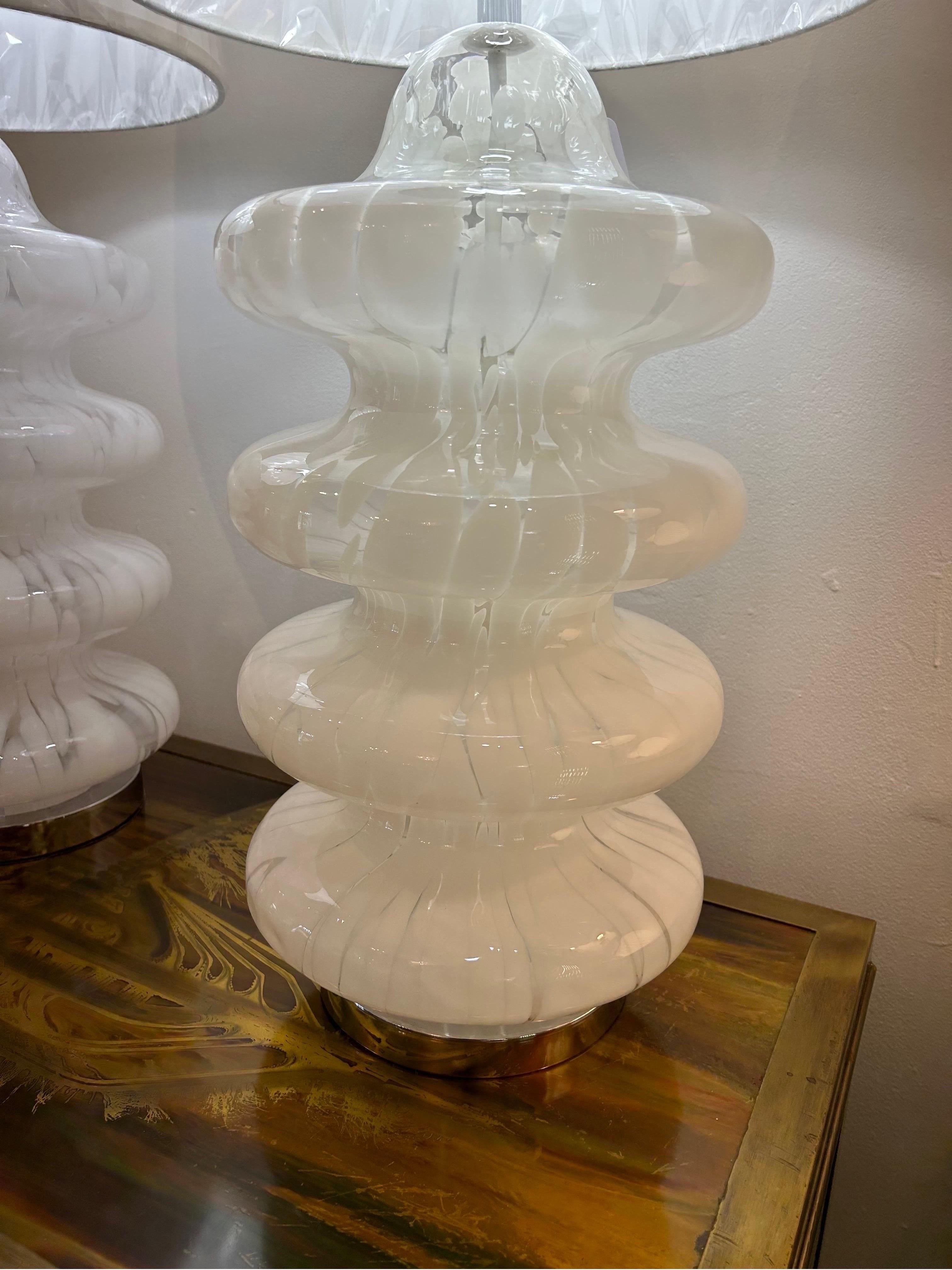 Carlo Nason pour Mazzega  Paire de lampes blanches tachetées à quatre niveaux en vente 5