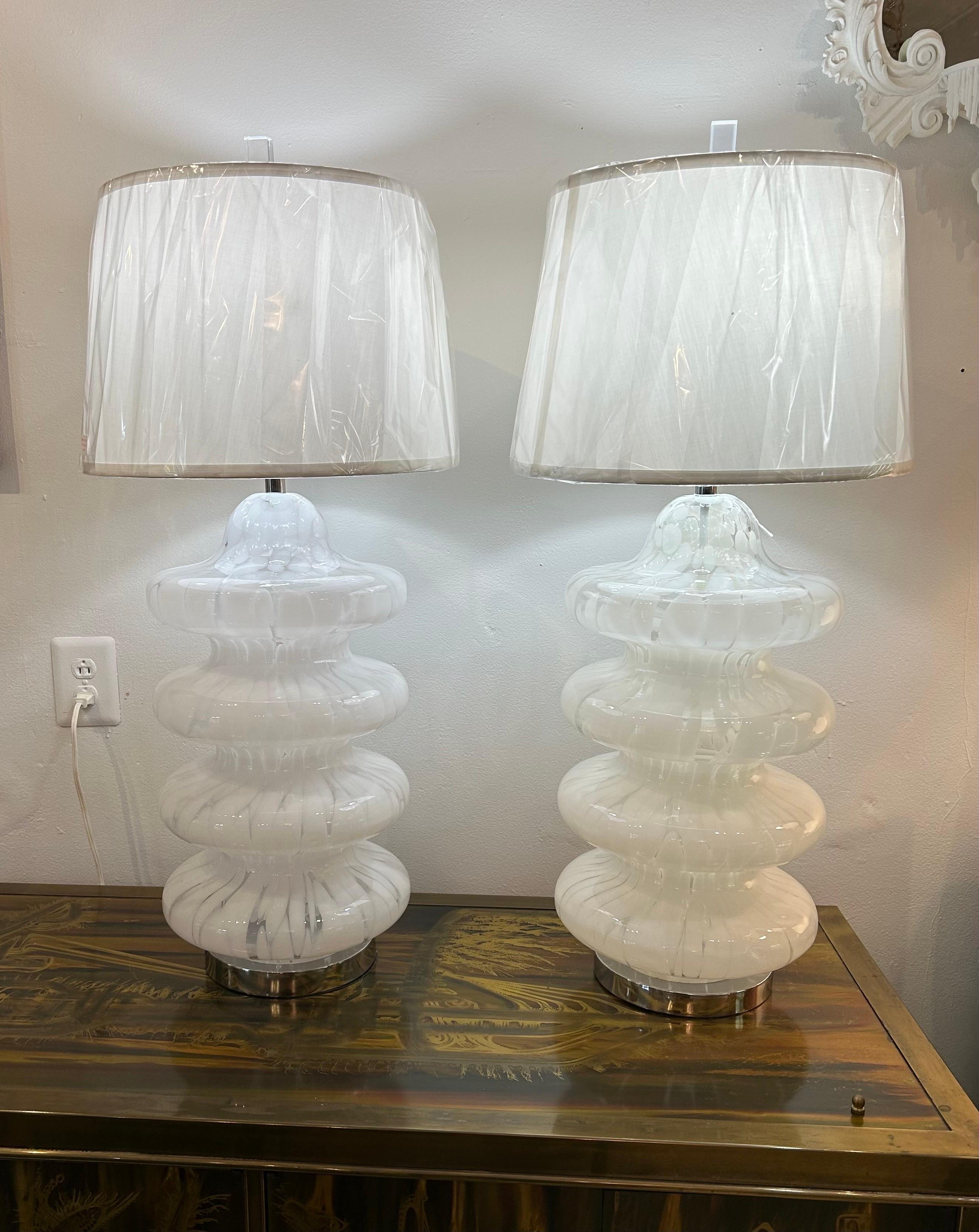 Carlo Nason pour Mazzega  Paire de lampes blanches tachetées à quatre niveaux en vente 2