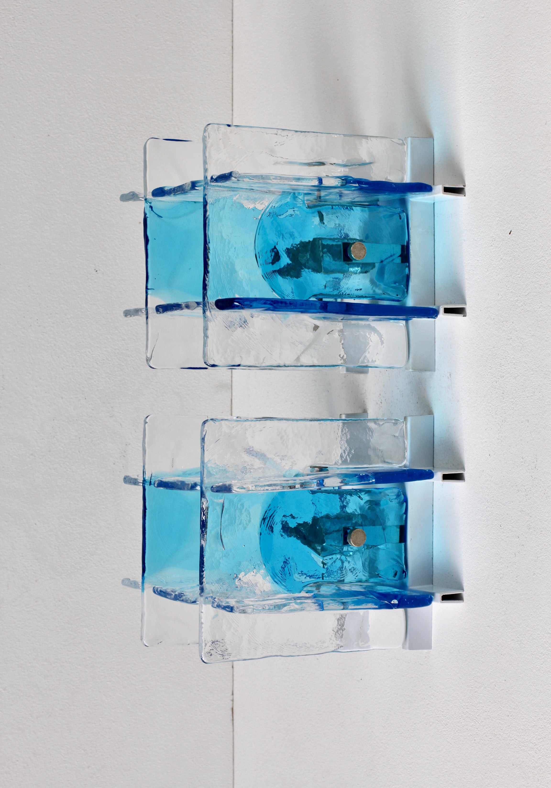 Carlo Nason für Mazzega Seltenes Paar blaue & klare Murano Ice Glass Lights aus den 1970er Jahren (Moderne der Mitte des Jahrhunderts) im Angebot