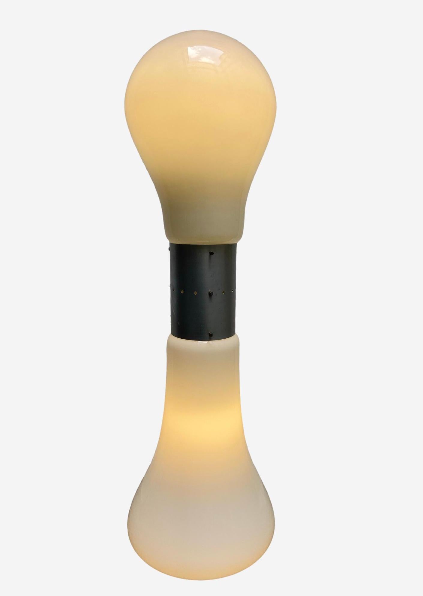 Stehlampe aus weißem Muranoglas von Carlo Nason für Mazzega, Italien, 1960er Jahre im Zustand „Gut“ im Angebot in Naples, IT