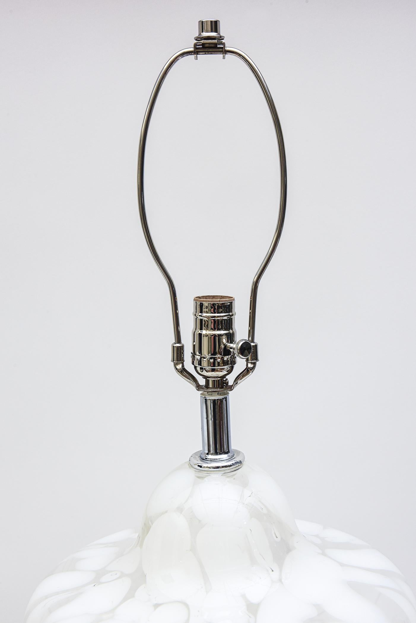 Vintage Carlo Nason für Mazzega Murano Weiß gestaffelt Pagode Glas Lampen Paar von im Angebot 3
