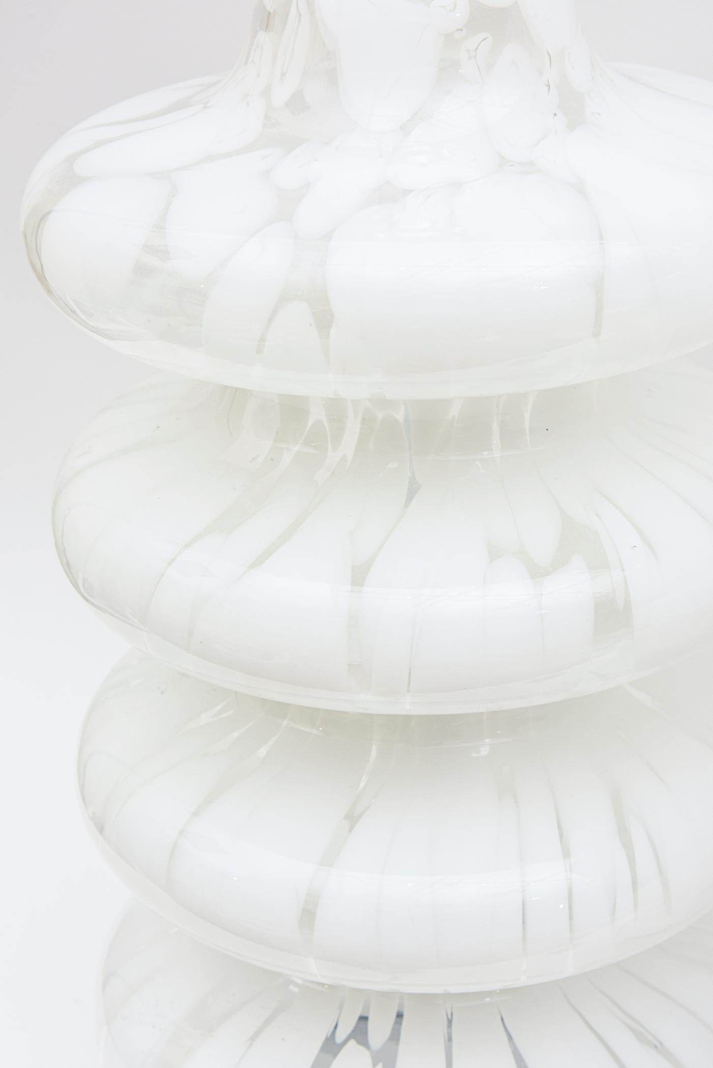 Vintage Carlo Nason für Mazzega Murano Weiß gestaffelt Pagode Glas Lampen Paar von im Zustand „Gut“ im Angebot in North Miami, FL