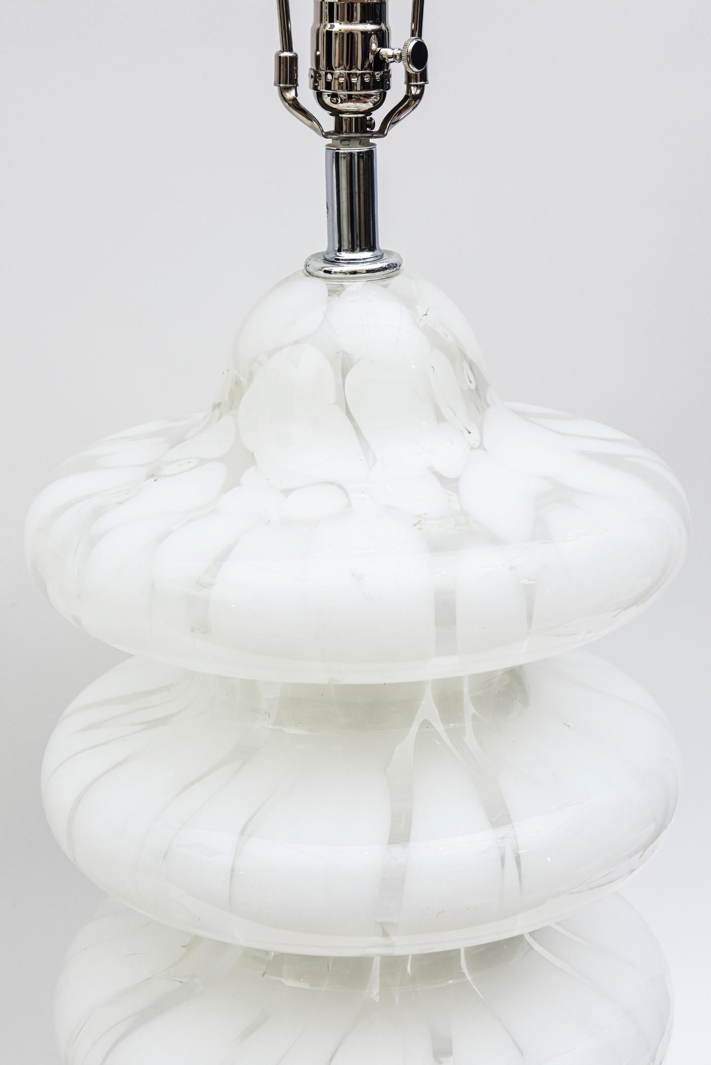 Fin du 20e siècle Vintage Carlo Nason for Murano White Tiered Pagoda Glass Lamps Pair Of en vente