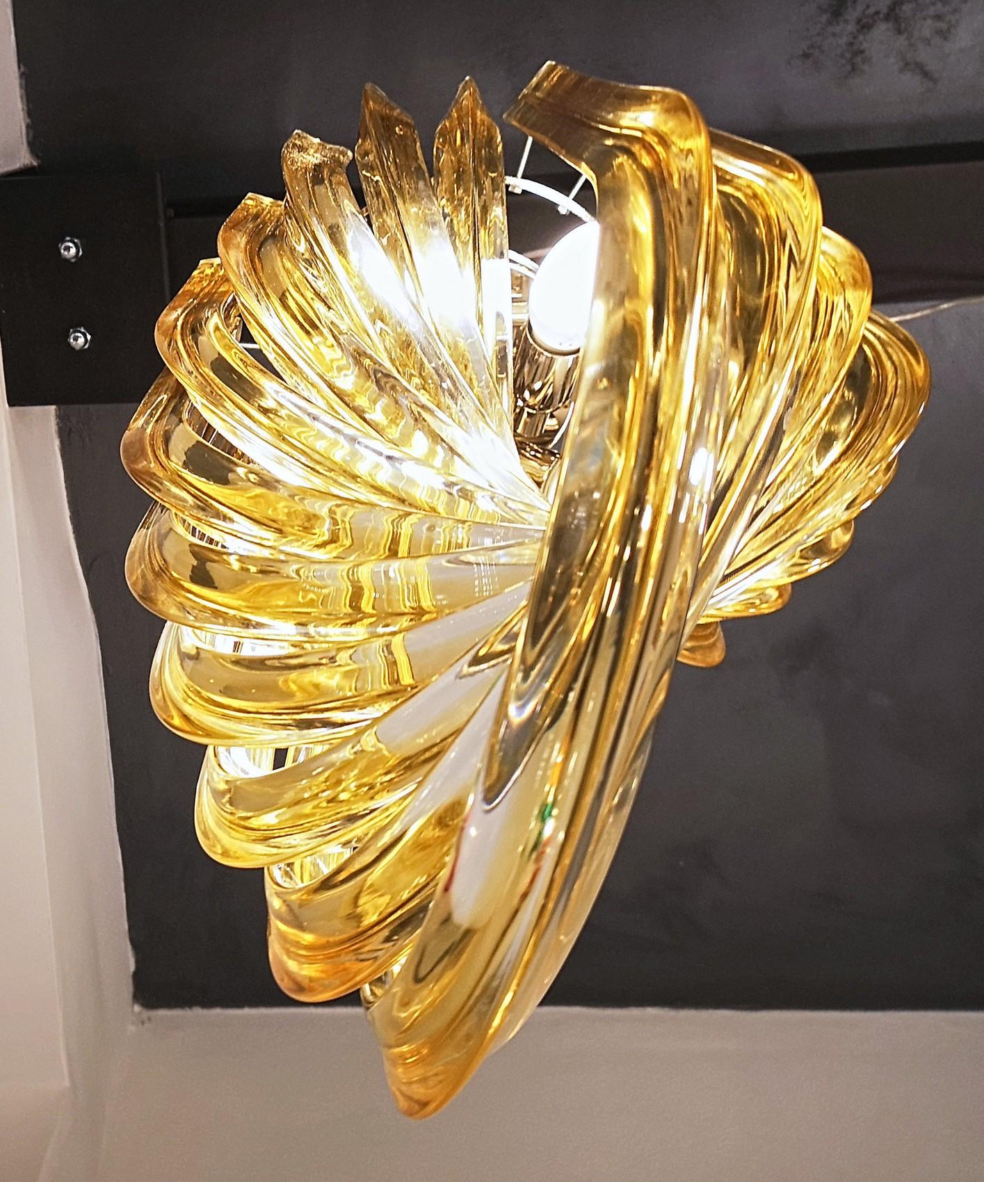 Carlo Nason, Vier kleine Curvati Murano-Kronleuchter, bernsteinfarbenes Kristall (Muranoglas)