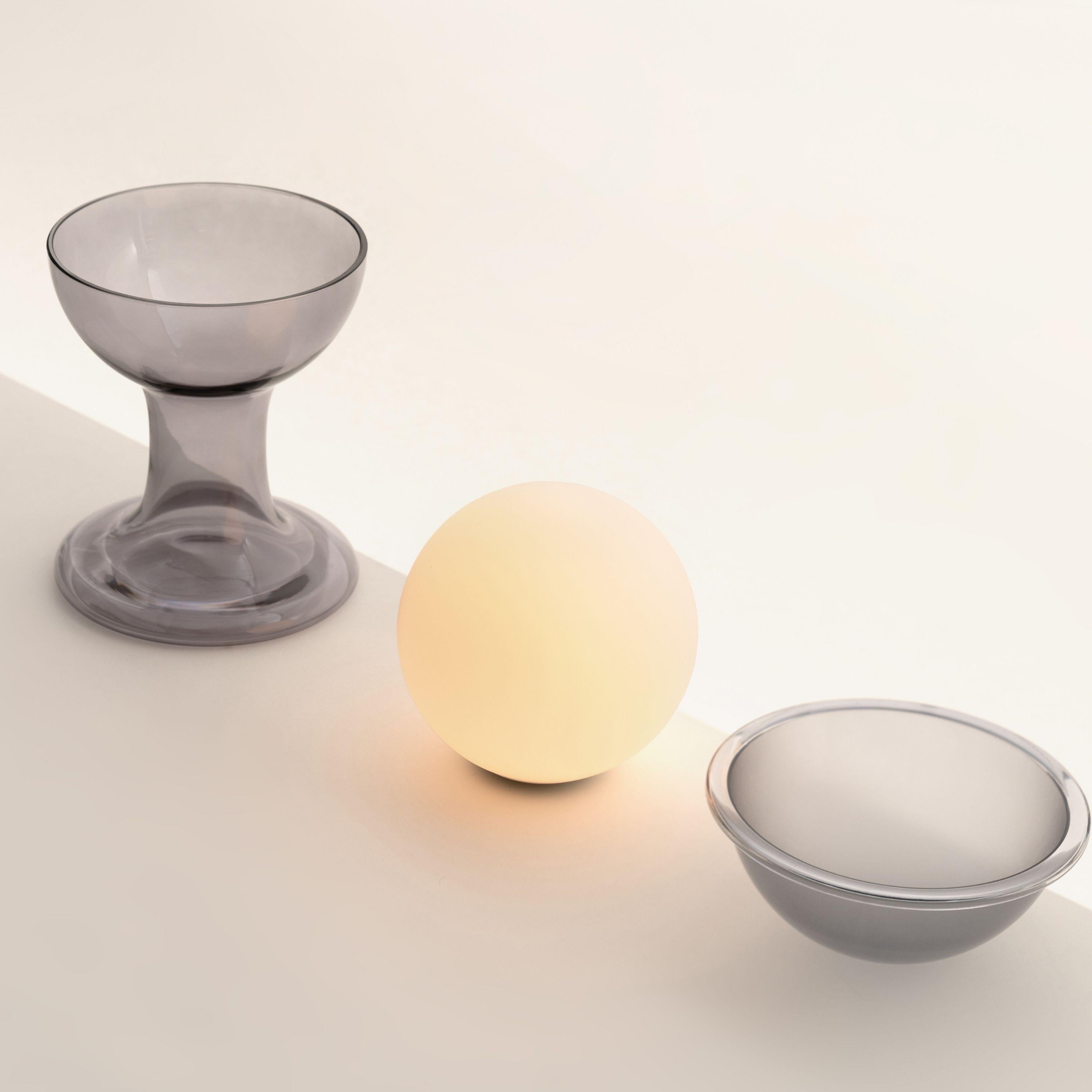 Carlo Nason 'Gelato' Tragbare Tischleuchte aus Rauchglas für Established & Sons im Angebot 1