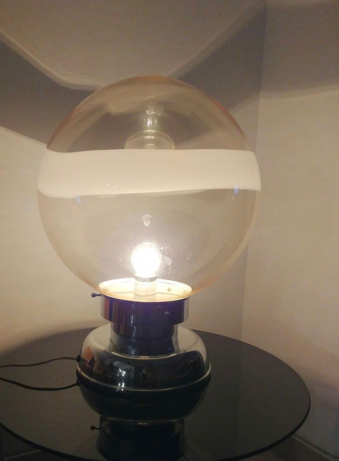 italien Lampe de bureau sphérique en verre de Murano soufflé à la main Carlo Nason pour Mazzega, Italie, années 1960 en vente