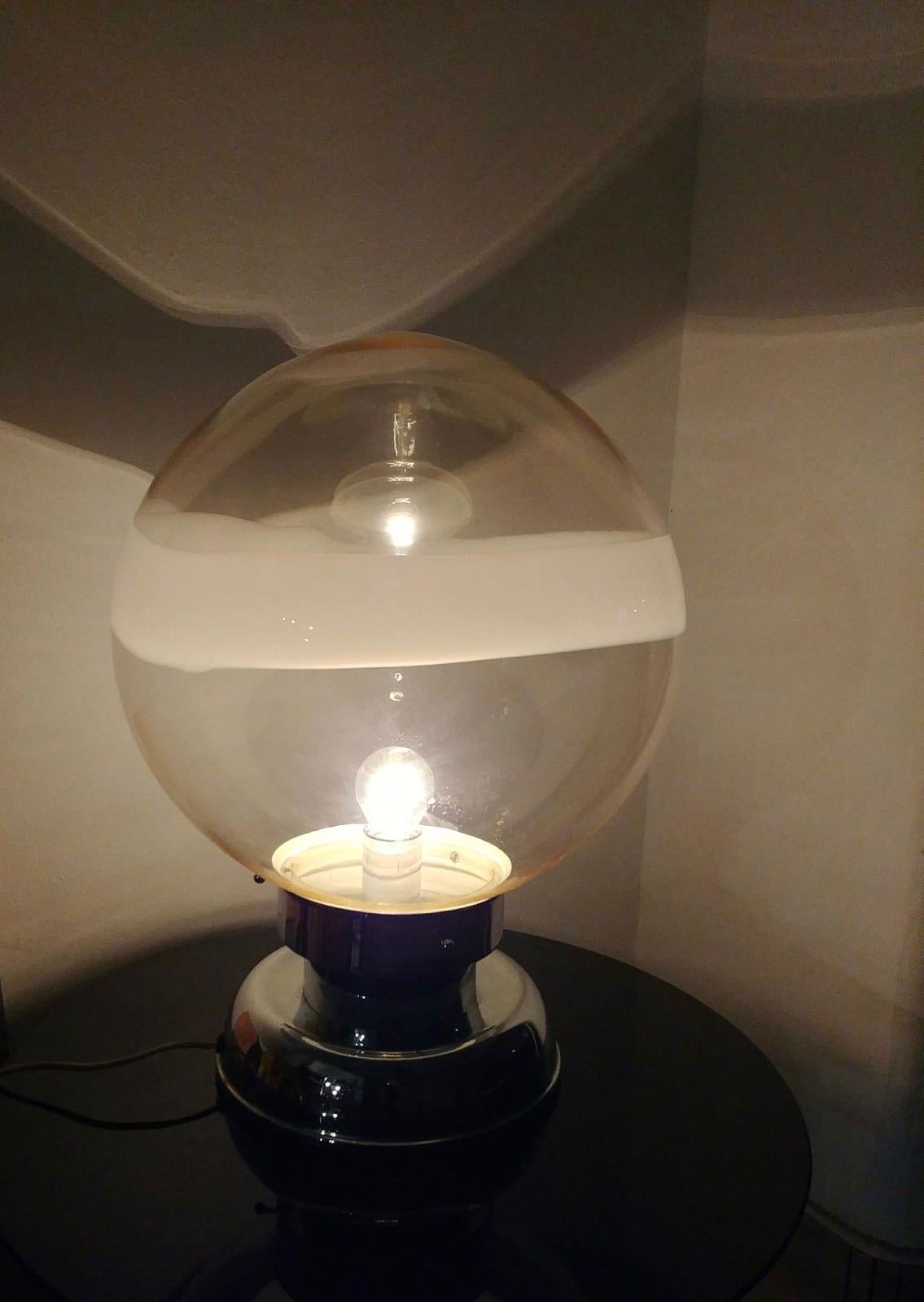Fait main Lampe de bureau sphérique en verre de Murano soufflé à la main Carlo Nason pour Mazzega, Italie, années 1960 en vente