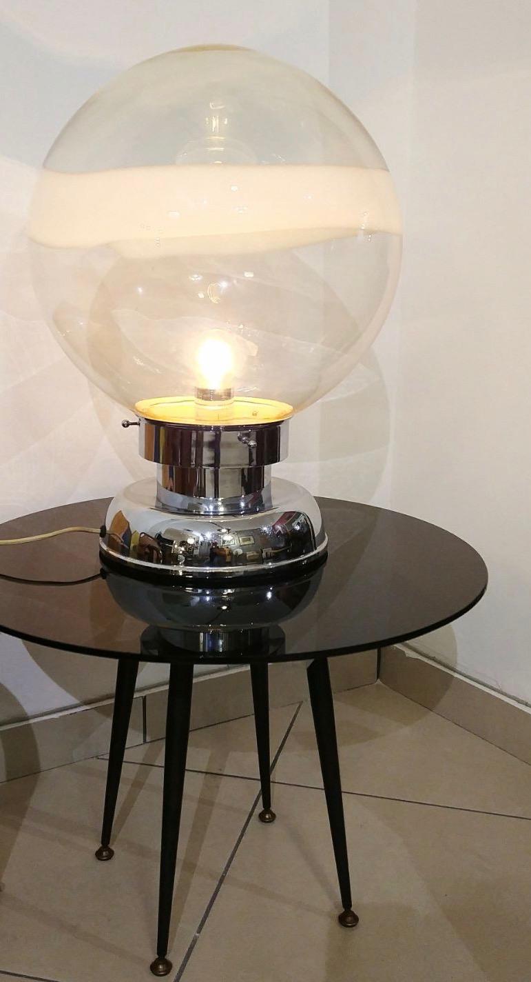 Lampe de bureau sphérique en verre de Murano soufflé à la main Carlo Nason pour Mazzega, Italie, années 1960 Bon état - En vente à Los Angeles, CA