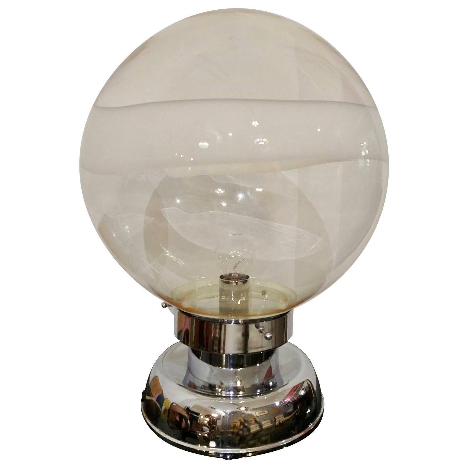 Lampe de bureau sphérique en verre de Murano soufflé à la main Carlo Nason pour Mazzega, Italie, années 1960 en vente