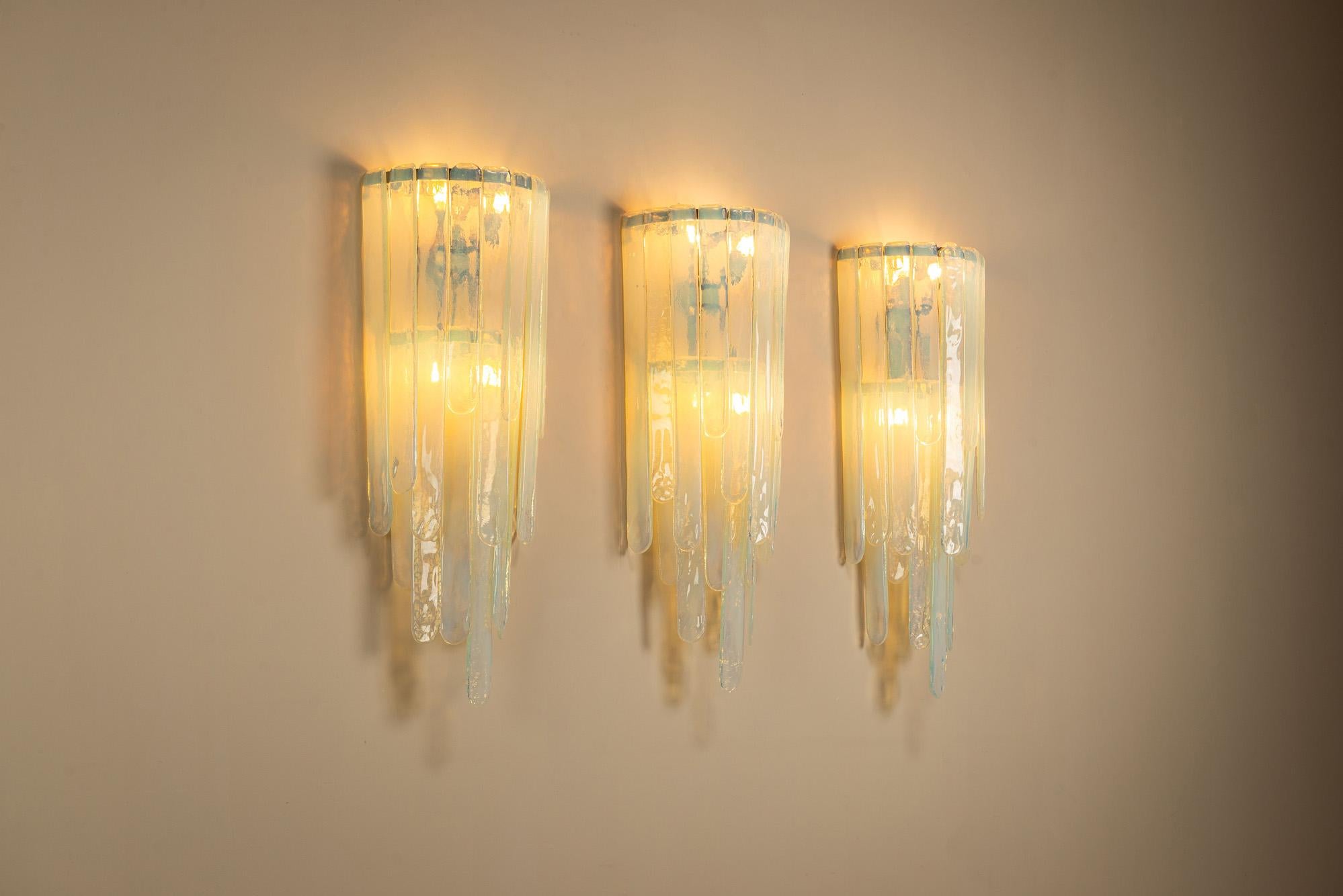 Carlo Nason Large LP 242 Wall Lights in Opaline (Set of 3) pour Mazzega, Italie en vente 7
