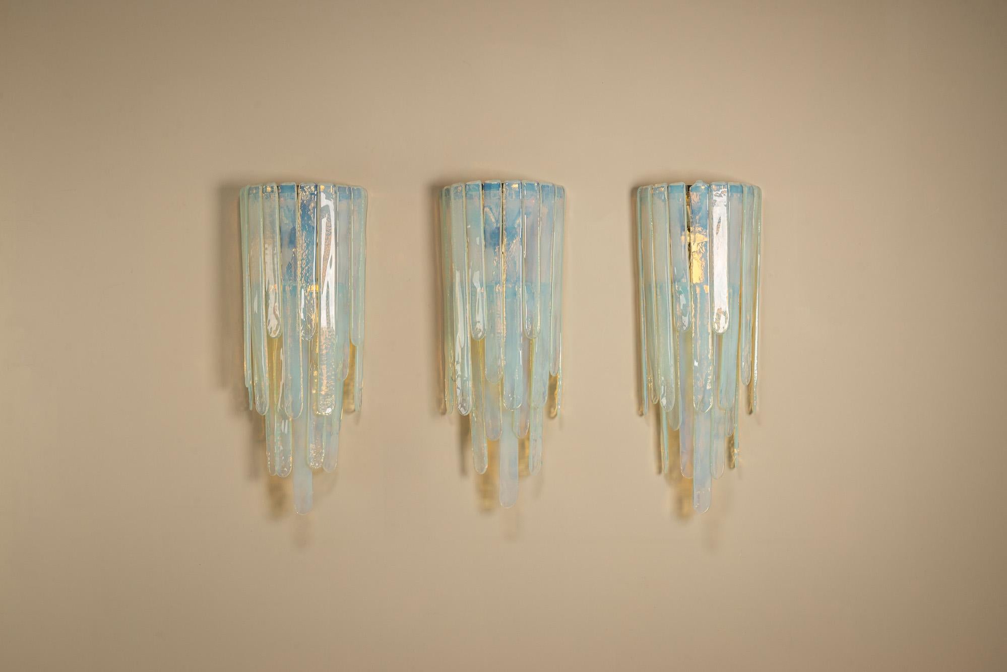 Carlo Nason Large LP 242 Wall Lights in Opaline (Set of 3) pour Mazzega, Italie en vente 8