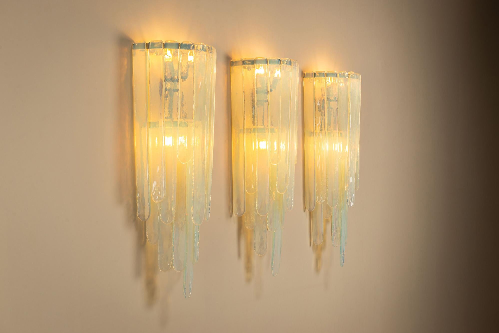 Mid-Century Modern Carlo Nason Large LP 242 Wall Lights in Opaline (Set of 3) pour Mazzega, Italie en vente