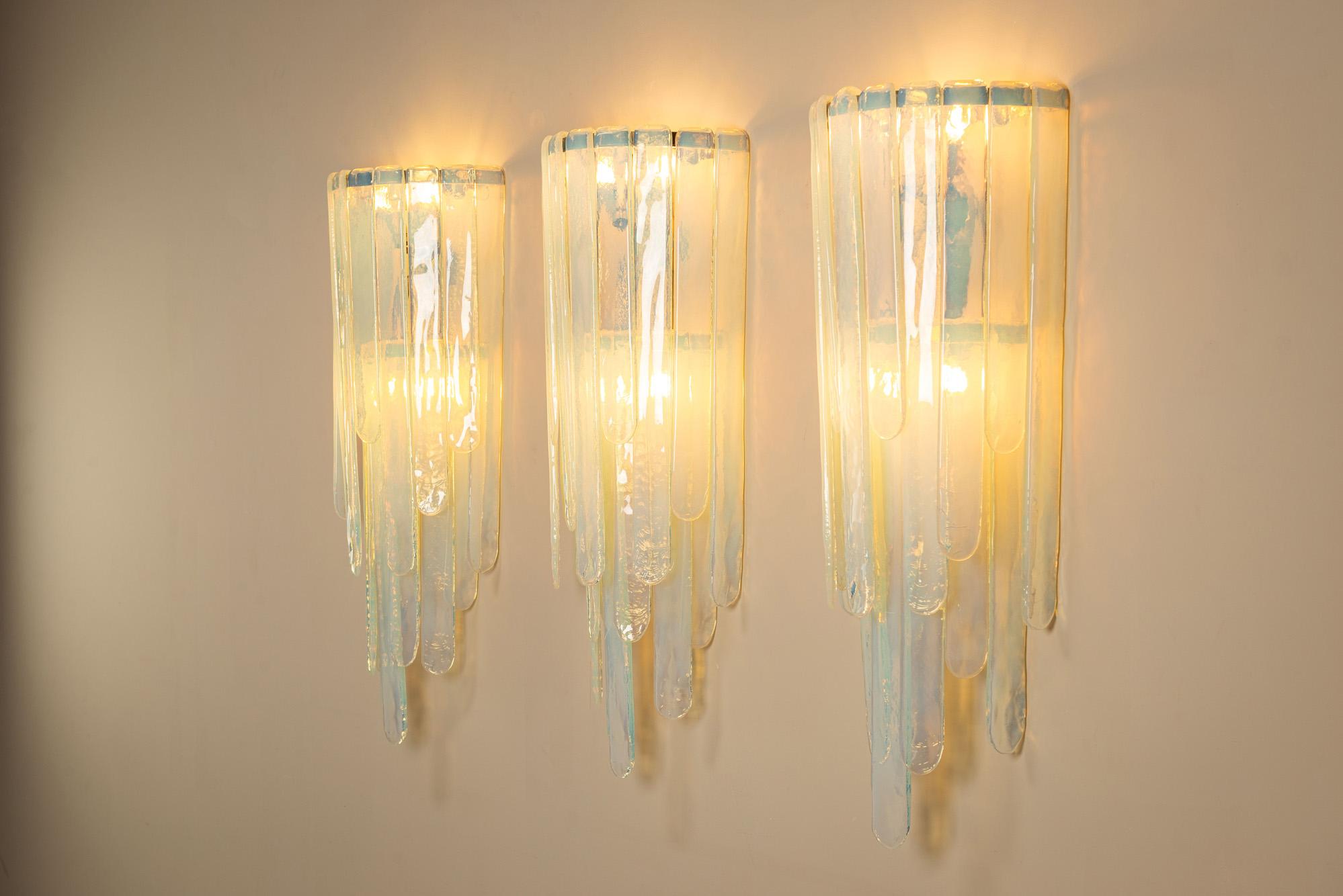 Verre de Murano Carlo Nason Large LP 242 Wall Lights in Opaline (Set of 3) pour Mazzega, Italie en vente